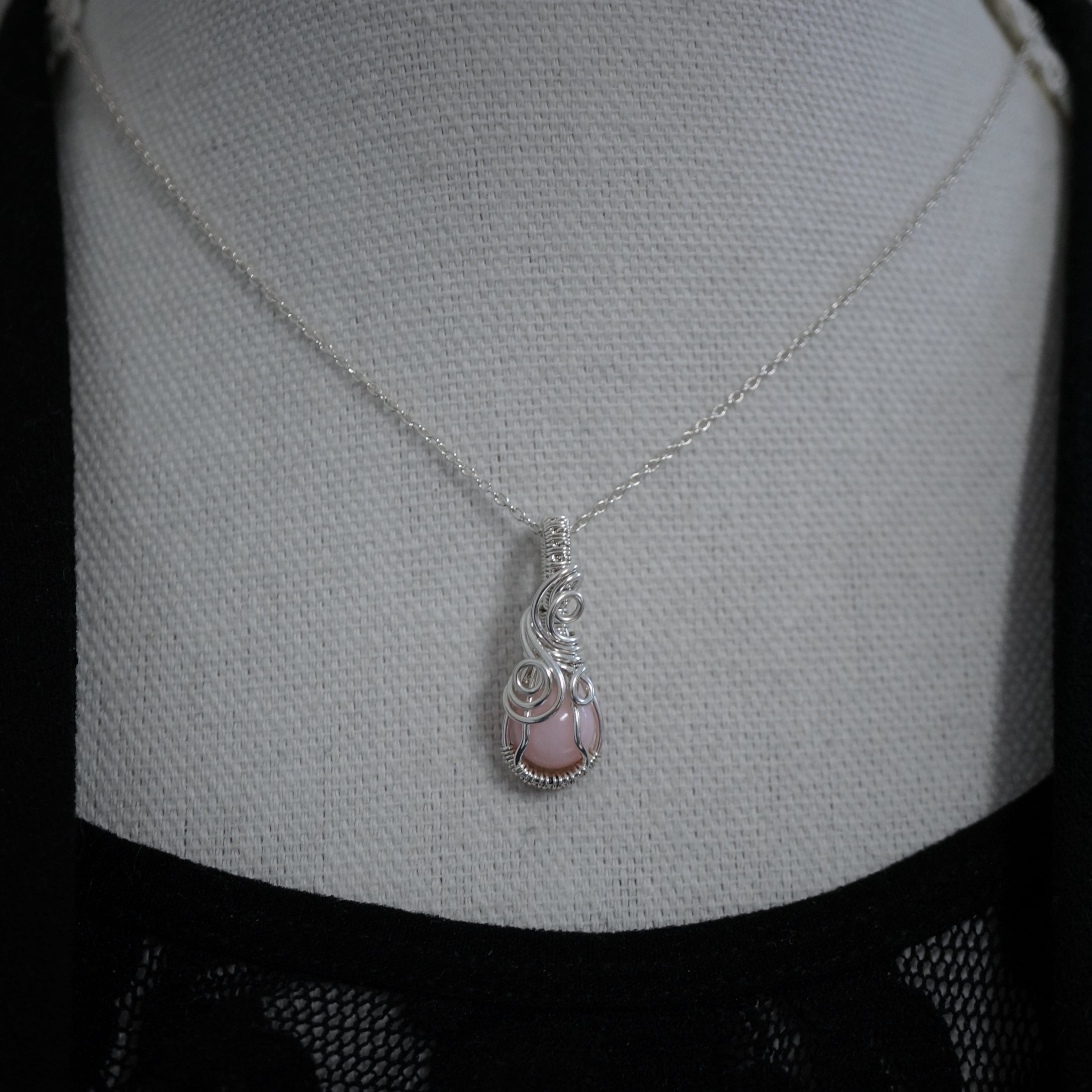 Sterling Zilveren Wire Wrap Hanger Met Roze Opaal