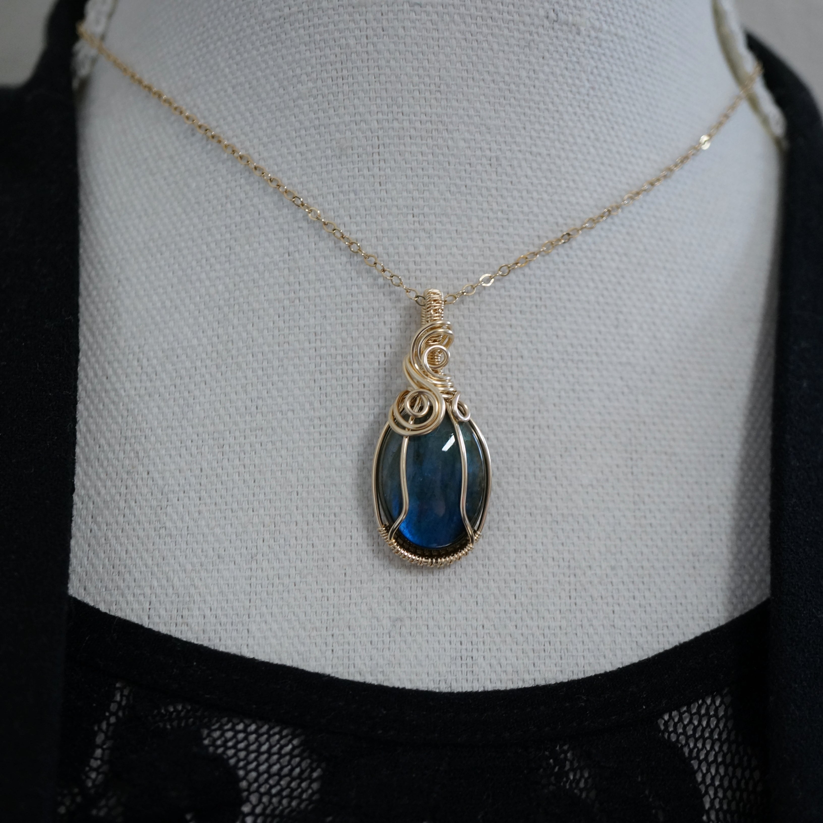 14k gold filled wire wrap hanger met labradoriet