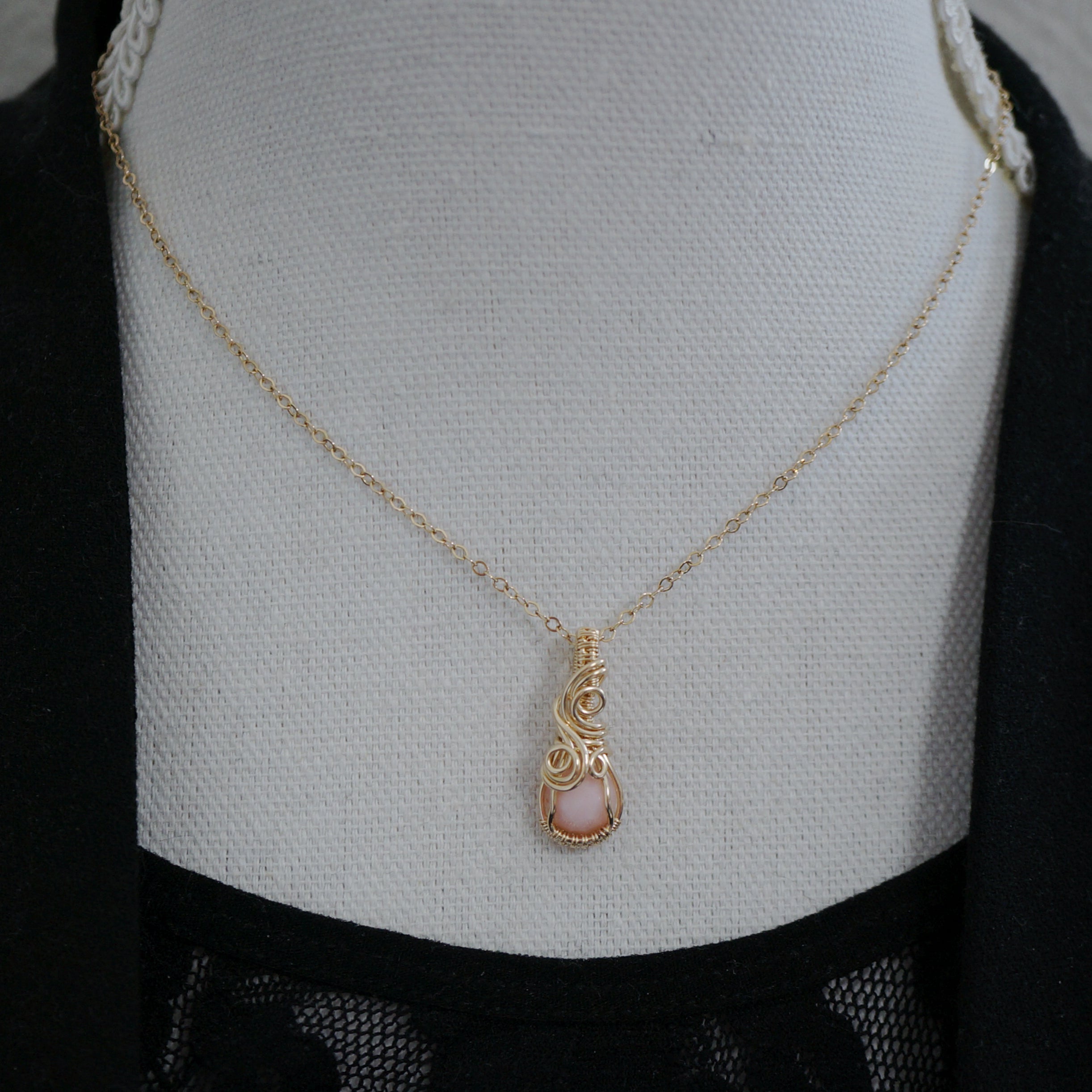 14k gold filled wire wrap hanger met roze opaal