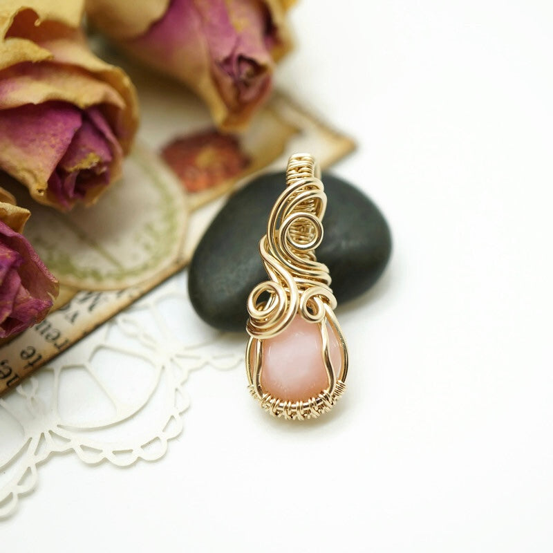 14k gold filled wire wrap hanger met roze opaal