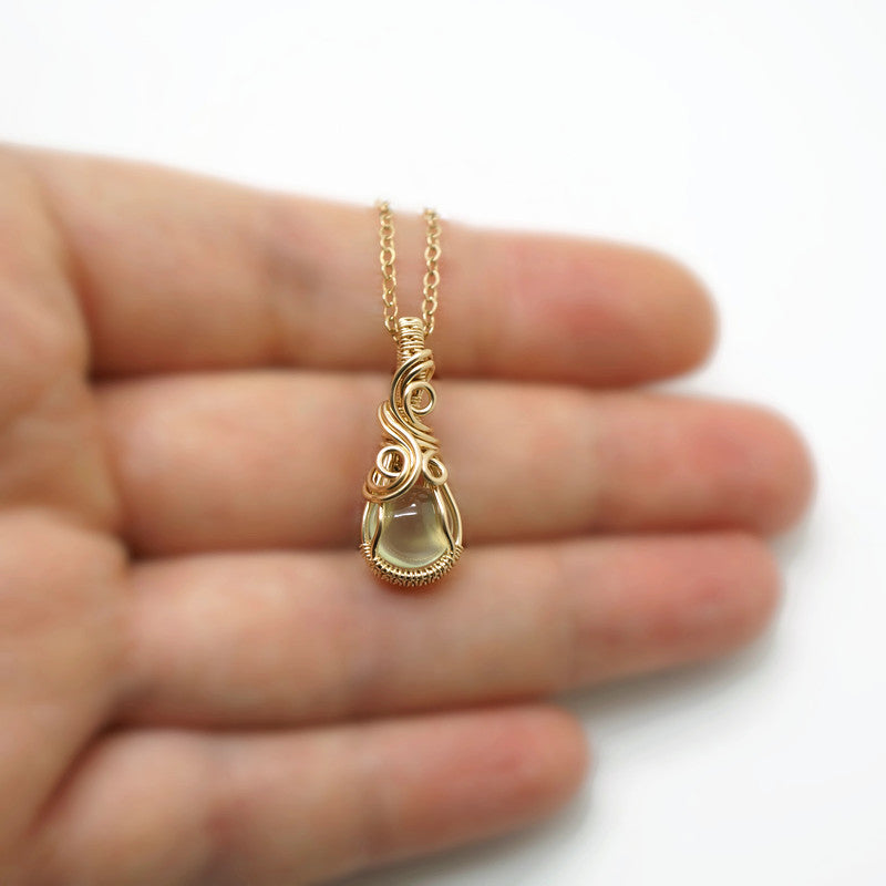 14k gold filled wire wrap hanger met Prehniet