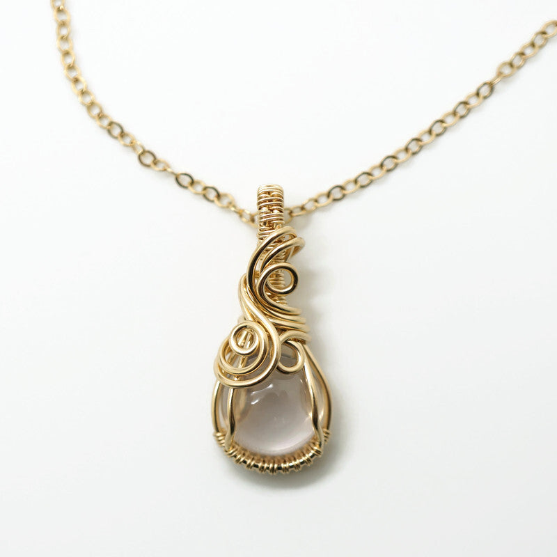 Handgemaakte 14k Gold Filled Wire Wrap Hanger met Zachtroze Rozenkwarts