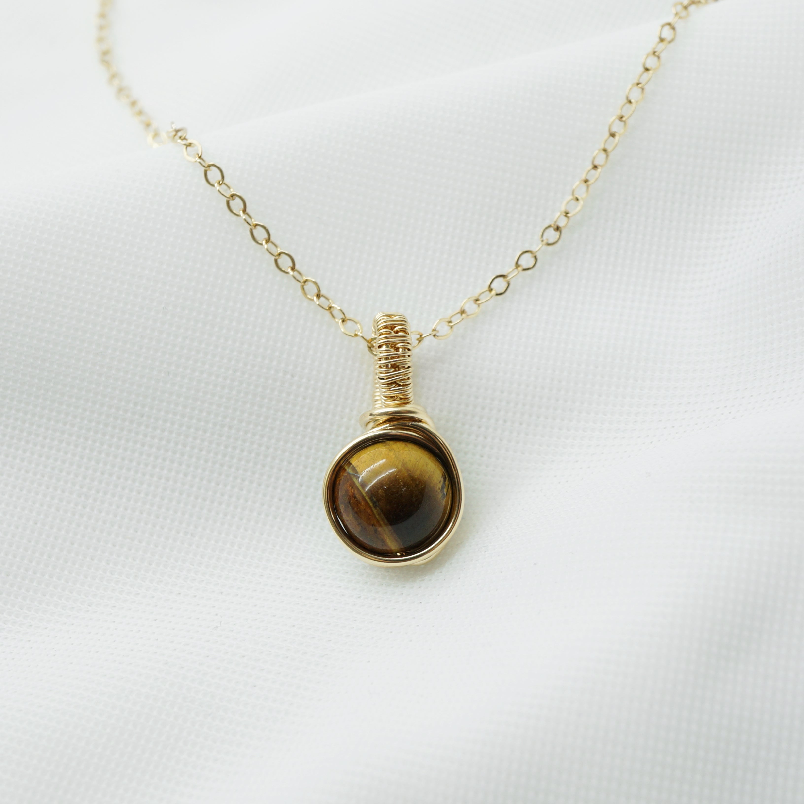14k Gold Filled Hanger met Tijgeroog, Handgemaakt Wire Wrap Sieraad