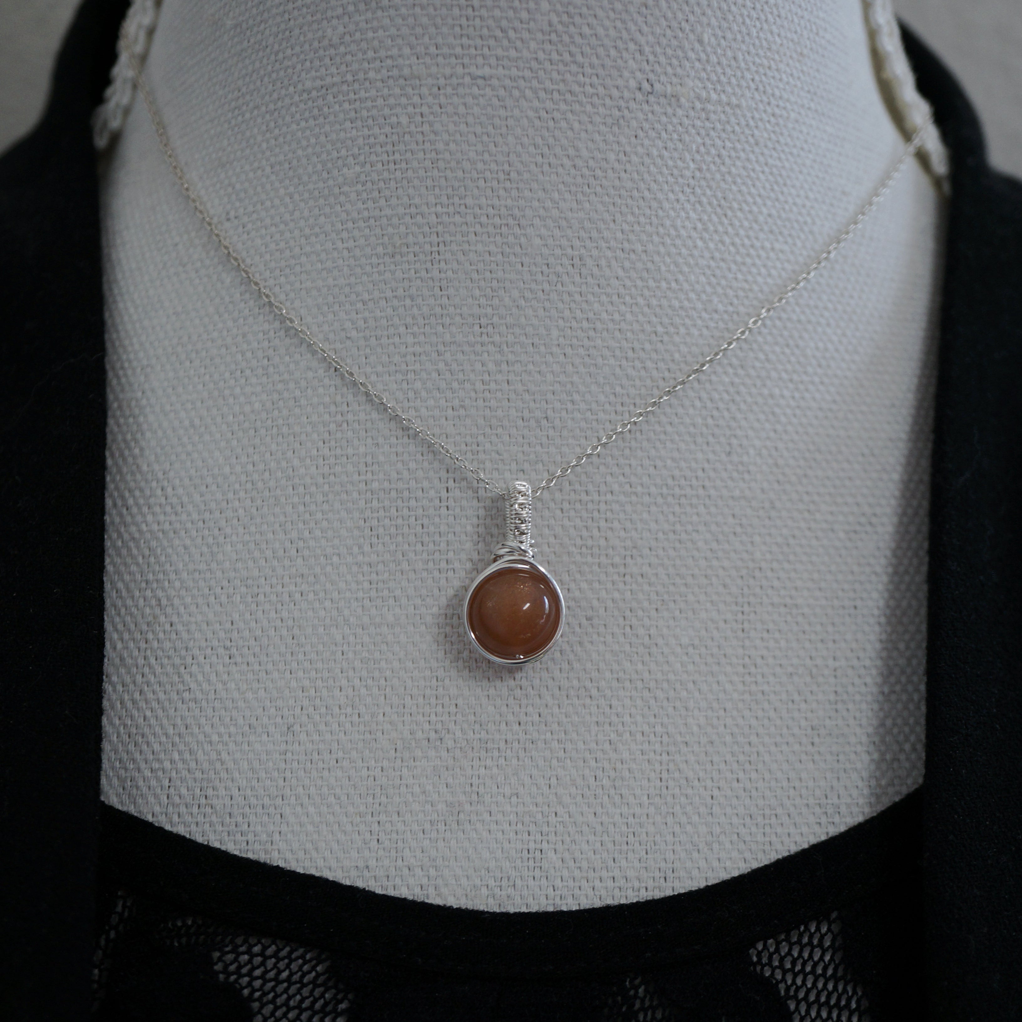 Sterling Zilveren Wire Wrap Hanger met Zonnesteen, Handgemaakt en Uniek