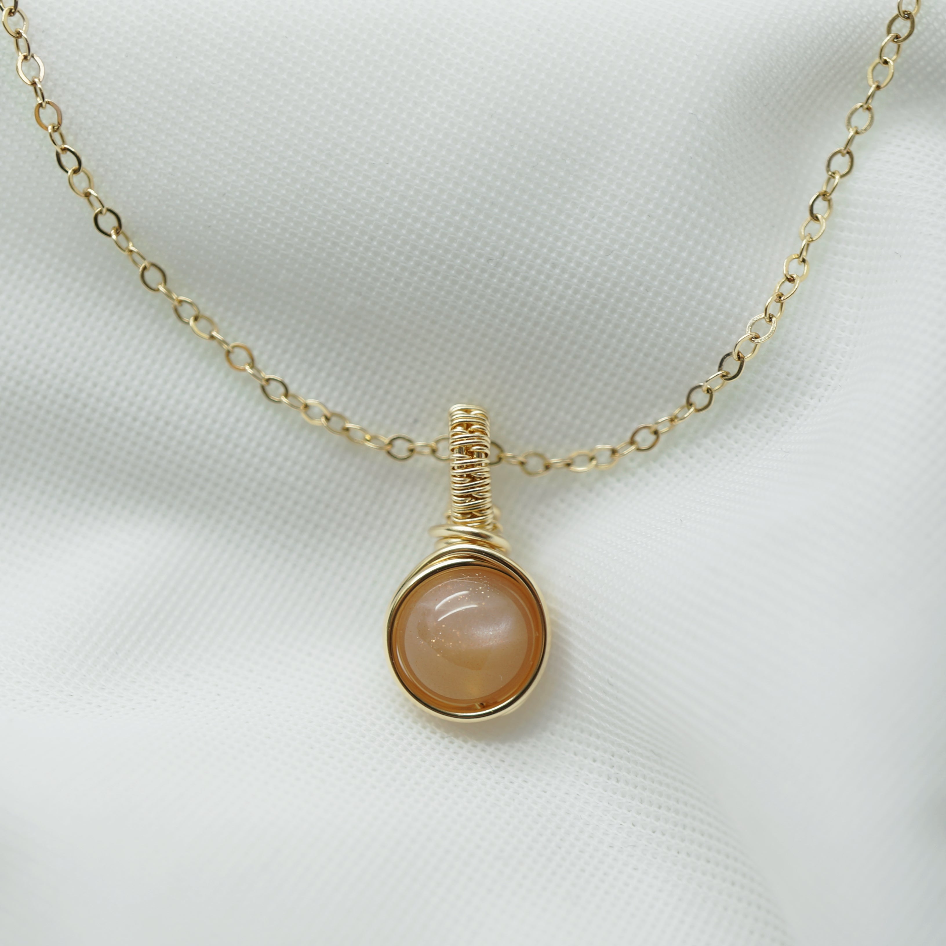 14k gold filled hanger met perzik maansteen, handgemaakt wire wrap sieraad