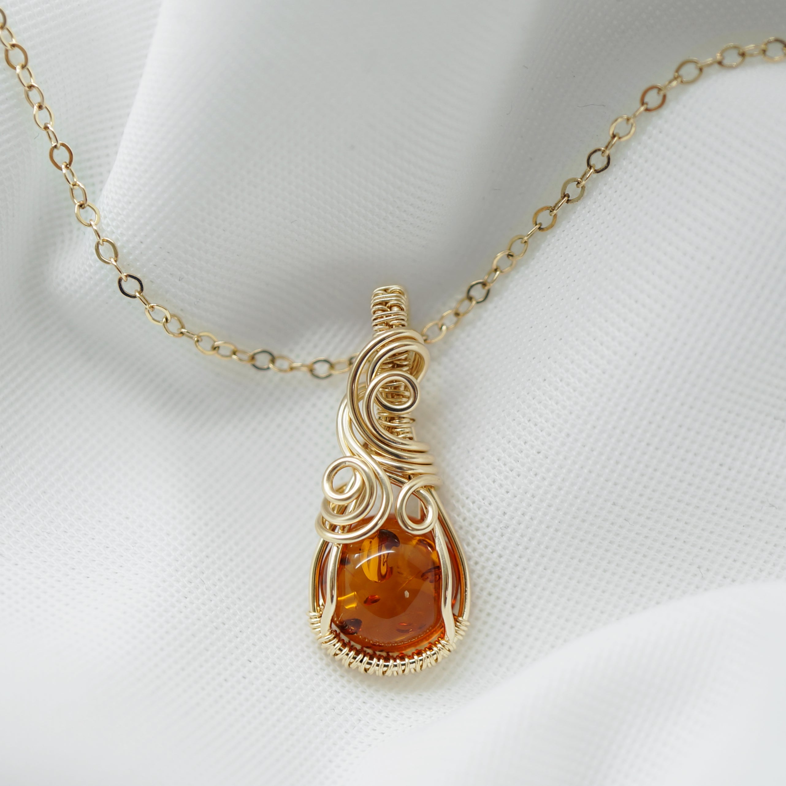 Ketting - Wire wrap hanger - 14K gold filled - Met barnsteen