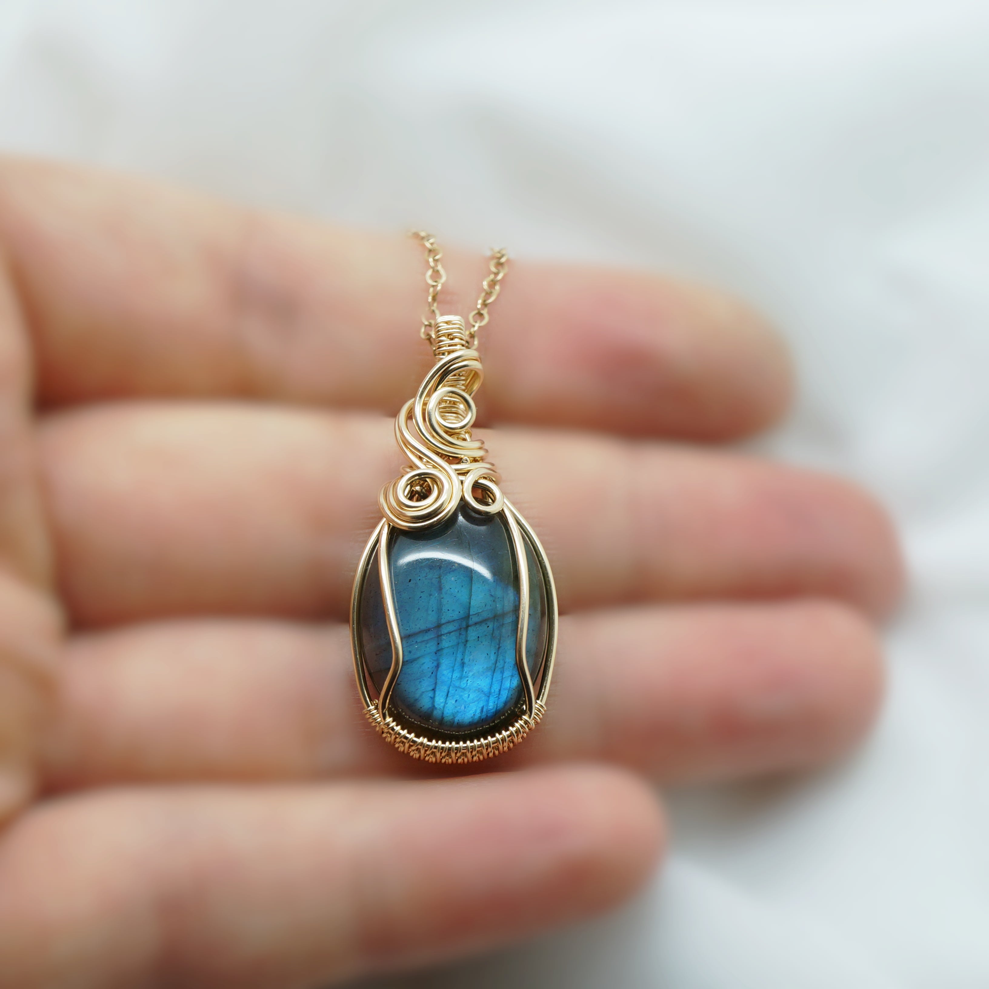 14k gold filled wire wrap hanger met labradoriet