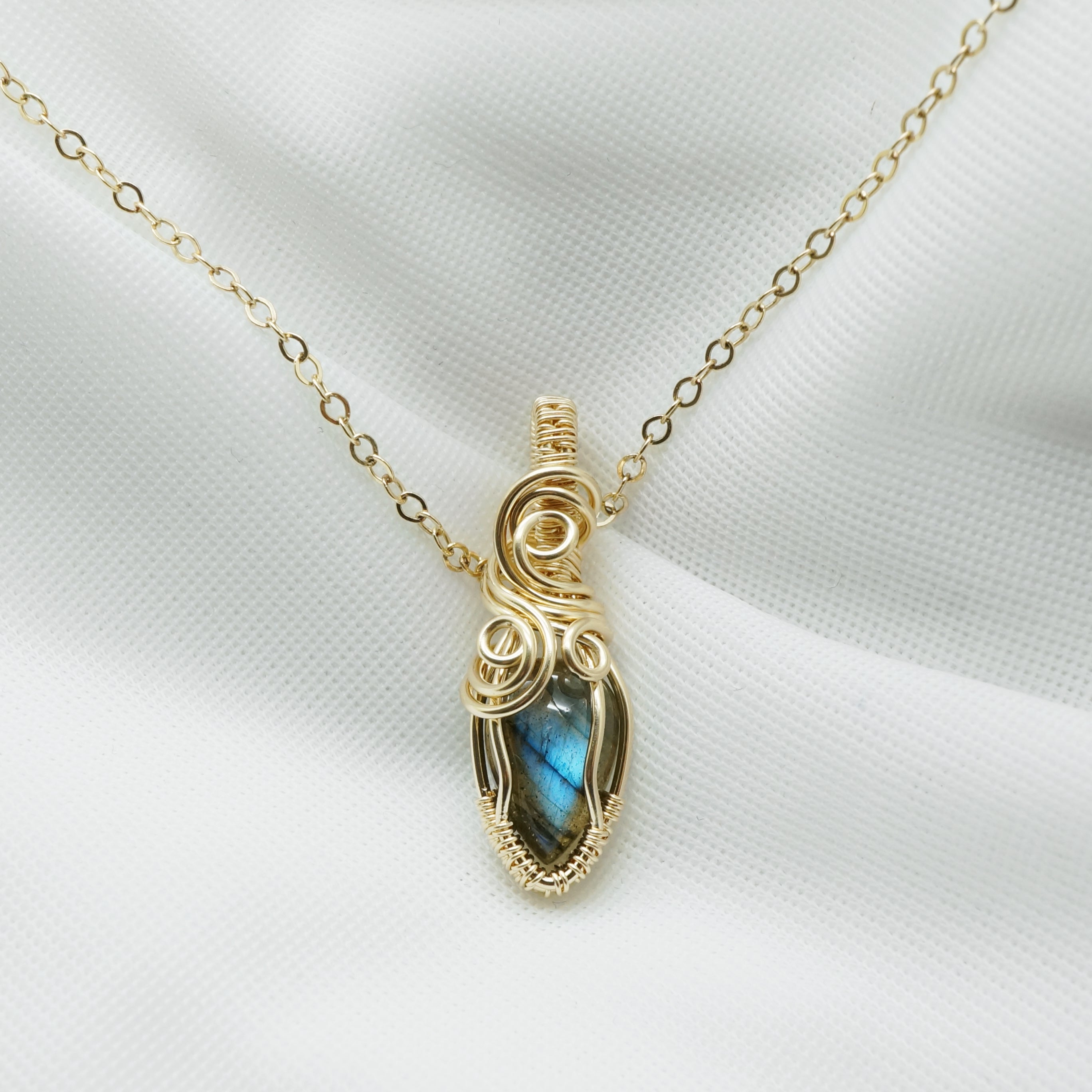 14k gold filled wire wrap hanger met labradoriet