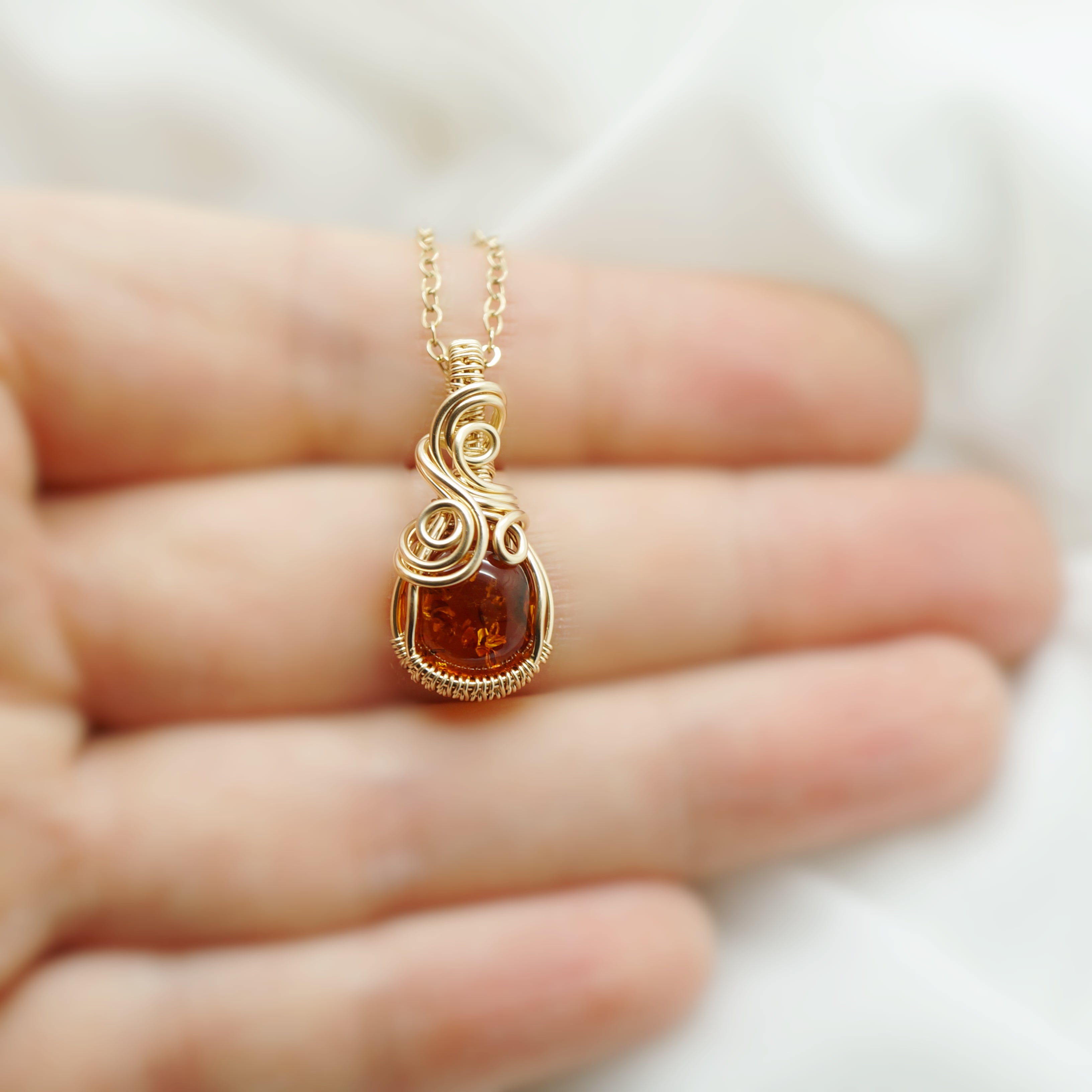 Ketting - Wire wrap hanger - 14K gold filled - Met barnsteen