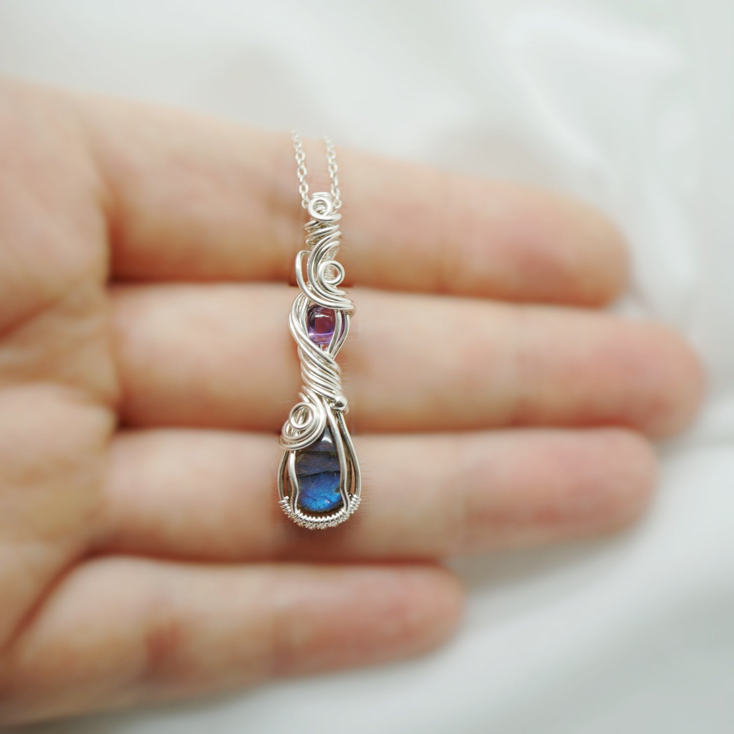 Sterling zilveren wire wrap hanger met labradoriet en amethist