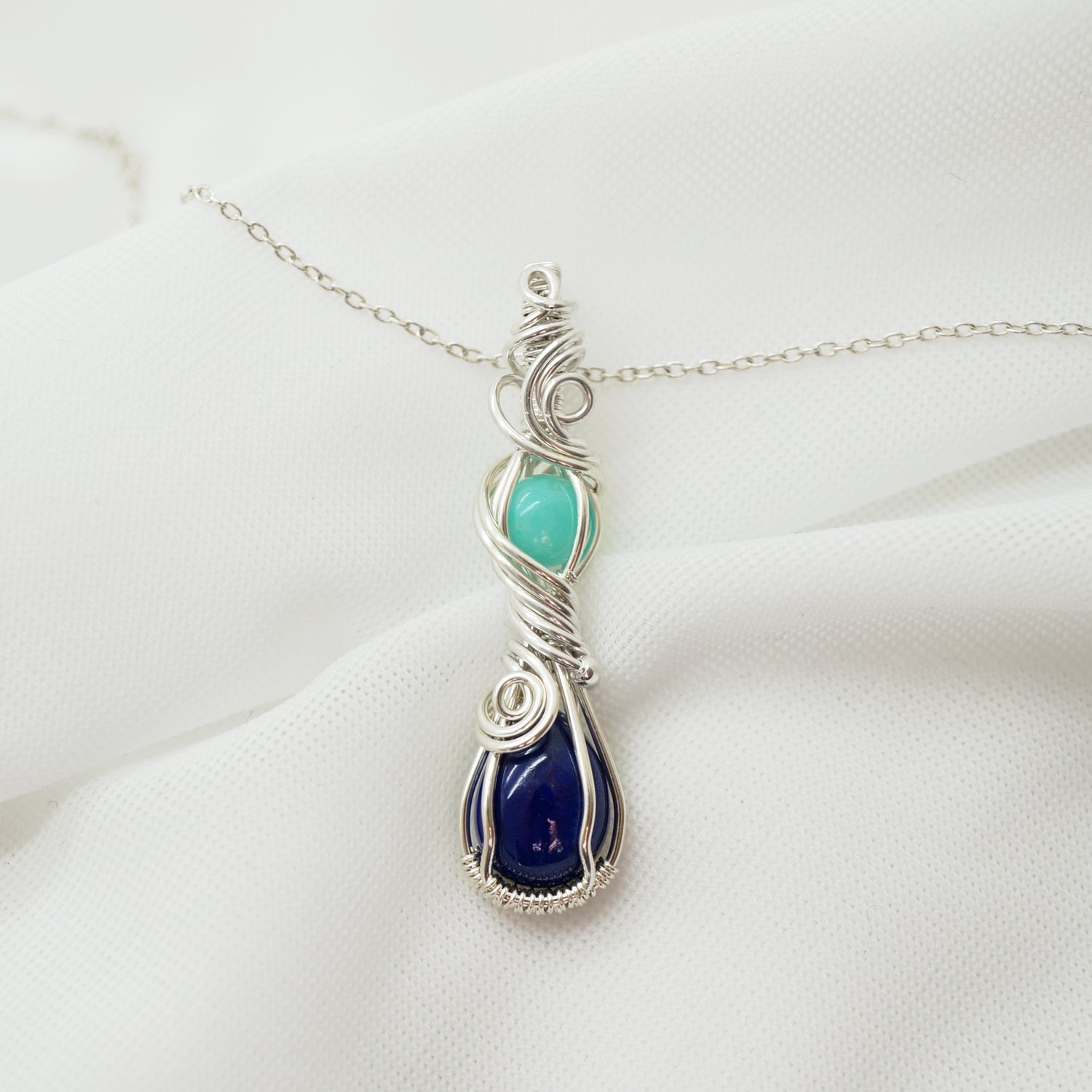 Zilveren hanger met lapis lazuli en amazoniet