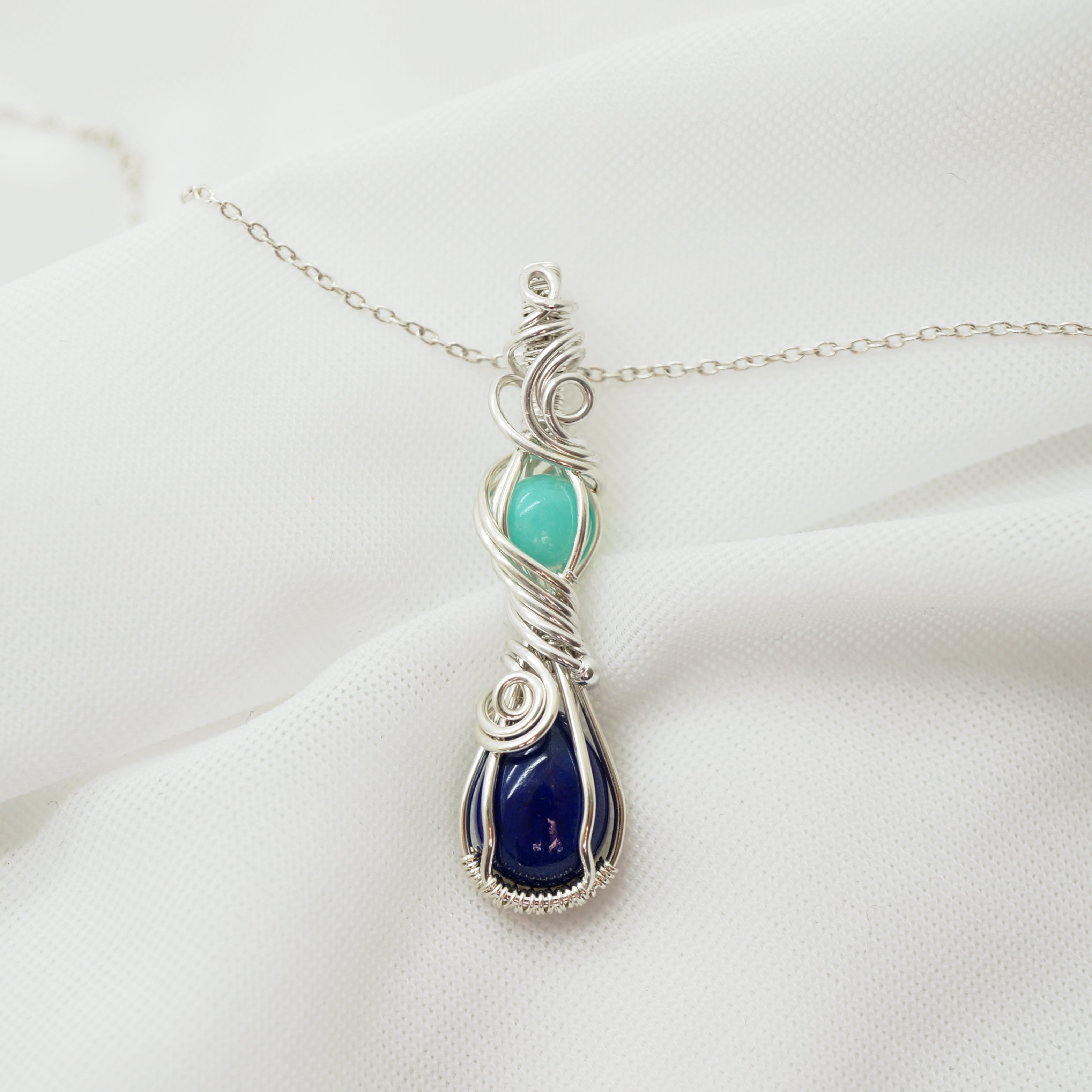 Zilveren hanger met lapis lazuli en amazoniet
