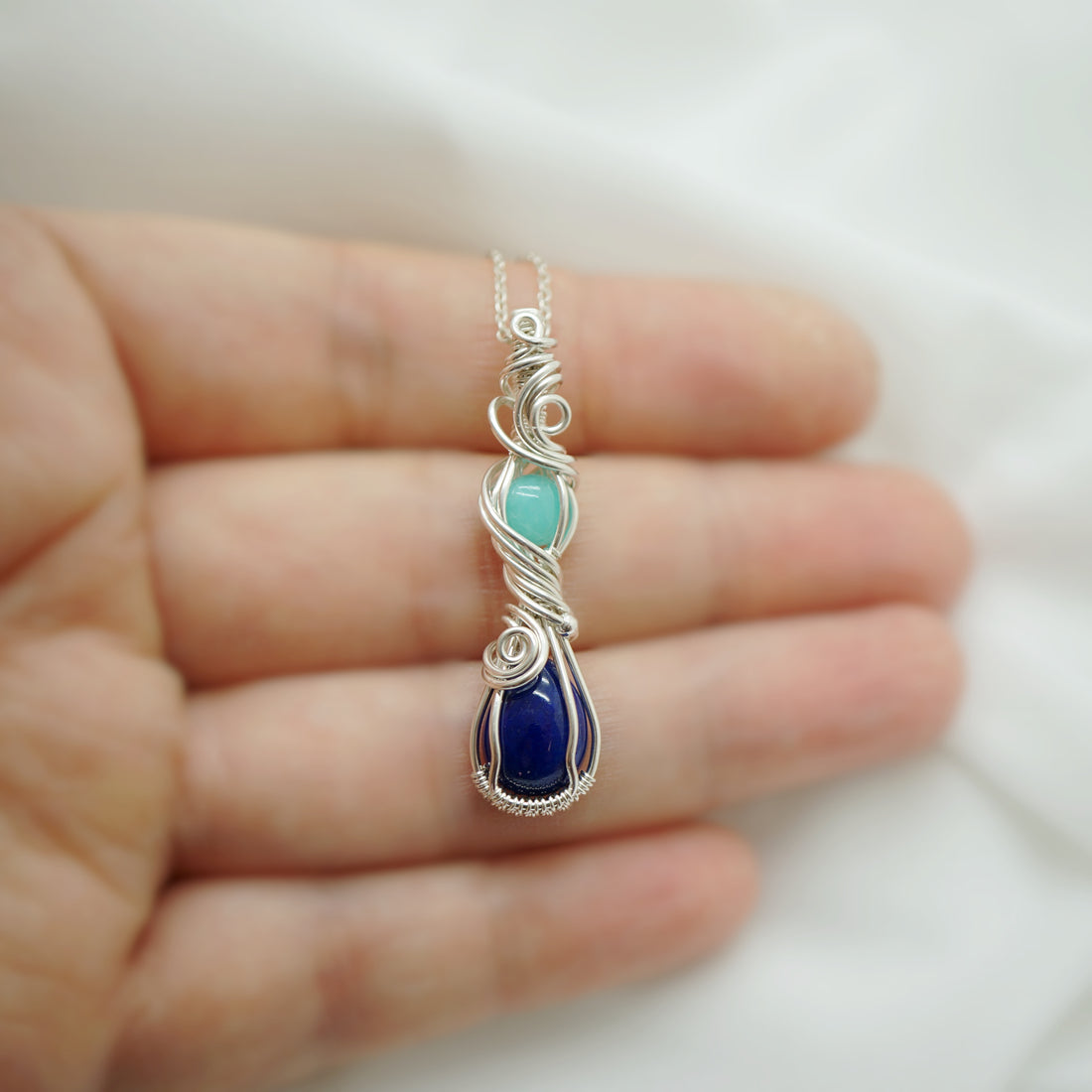 Zilveren hanger met lapis lazuli en amazoniet