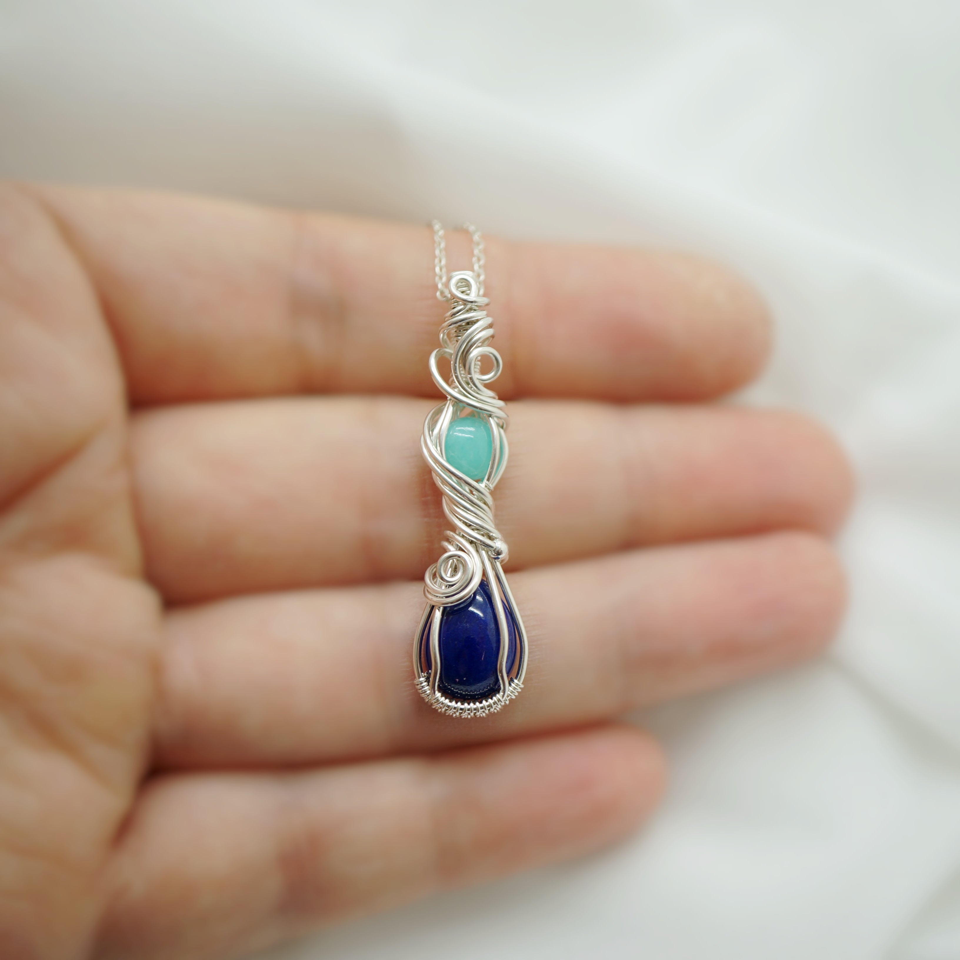 Zilveren hanger met lapis lazuli en amazoniet