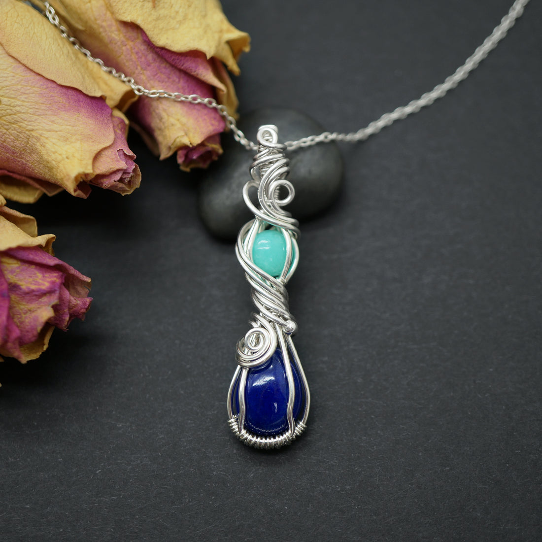 Zilveren hanger met lapis lazuli en amazoniet