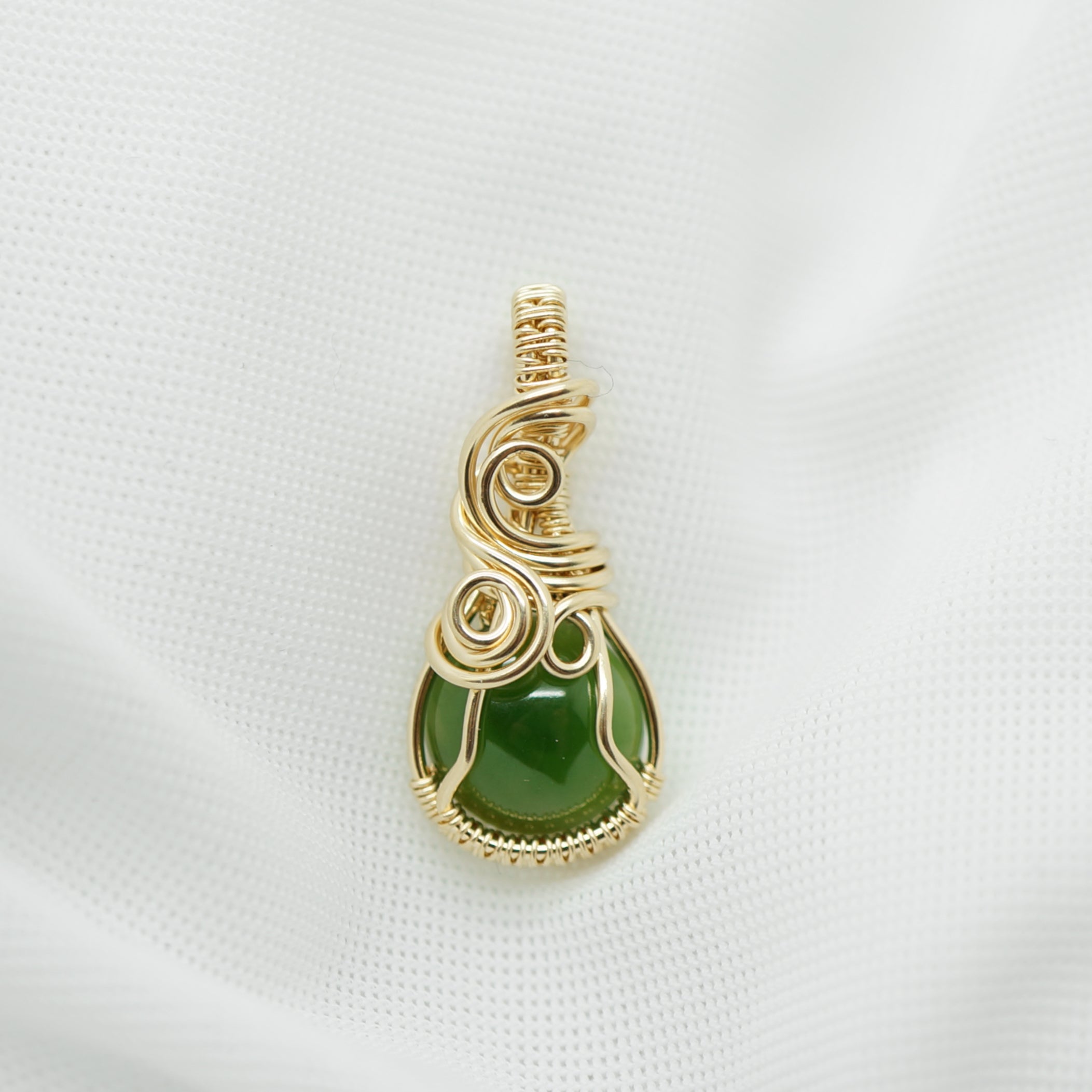 GERESERVEERD - 14k gold filled wire wrap hanger met nefriet jade