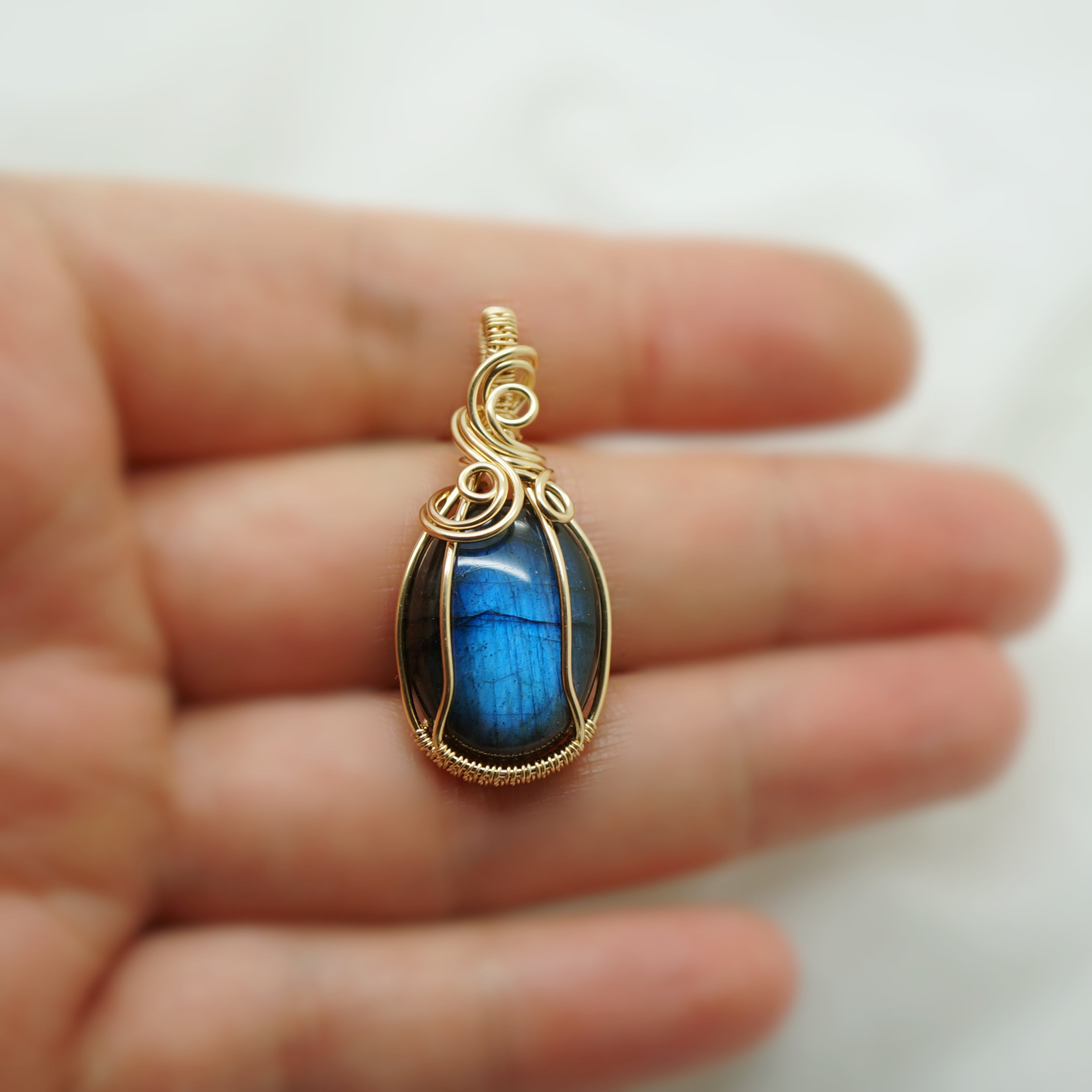 14k gold filled wire wrap hanger met labradoriet