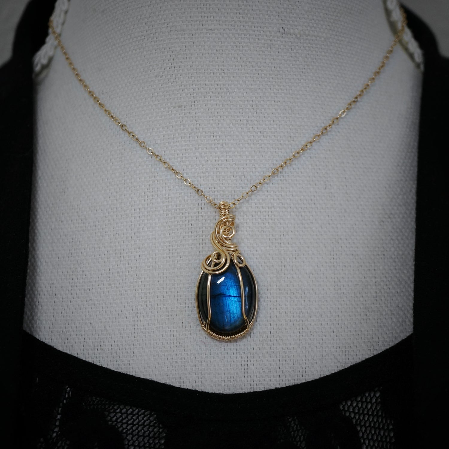 14k gold filled wire wrap hanger met labradoriet