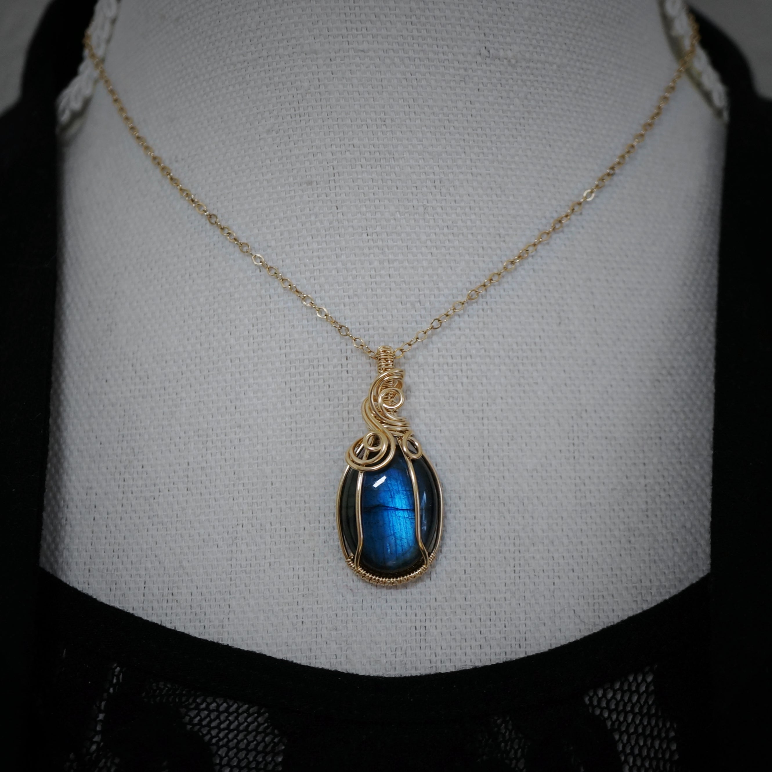 14k gold filled wire wrap hanger met labradoriet