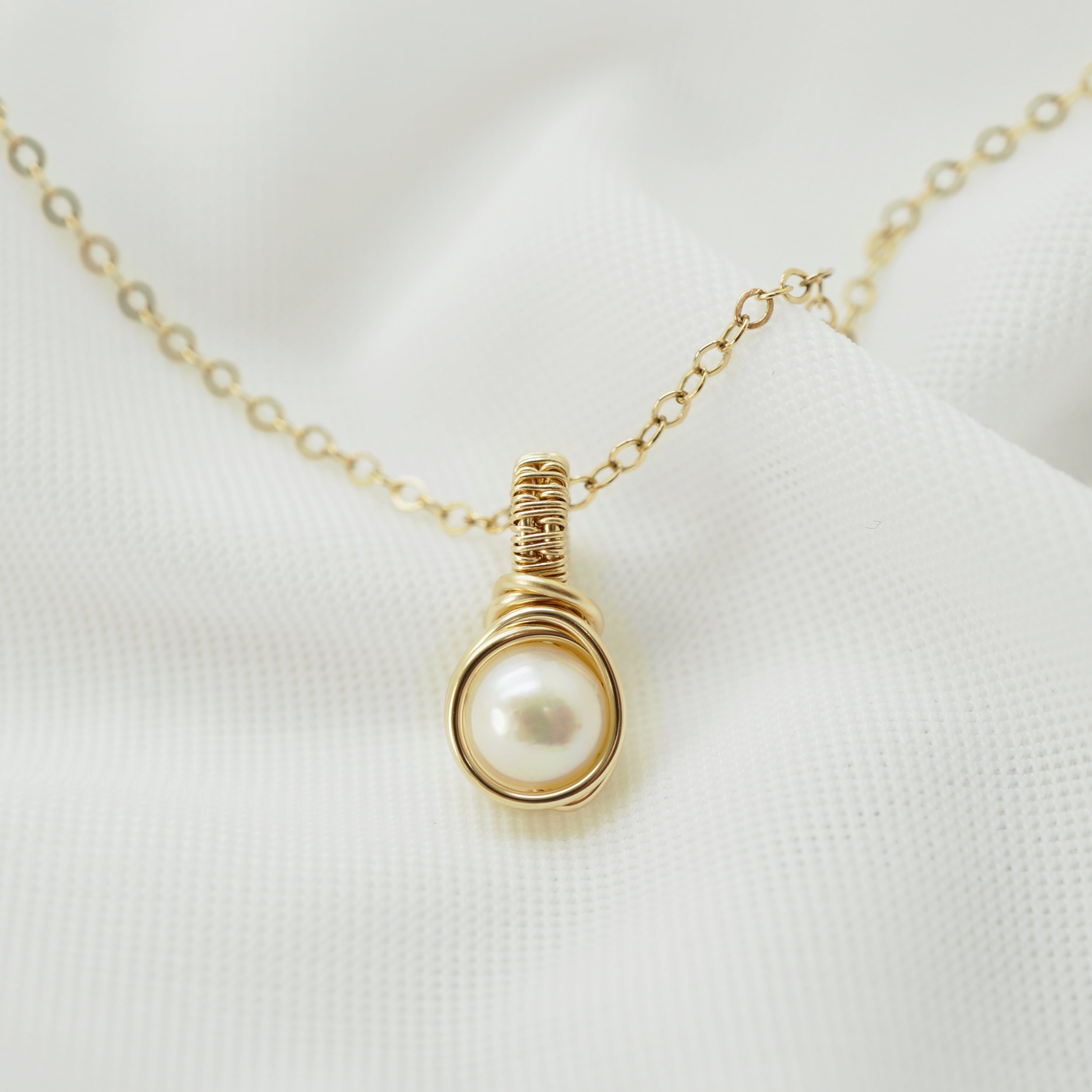 Zoetwaterparel hanger in 14k gold filled