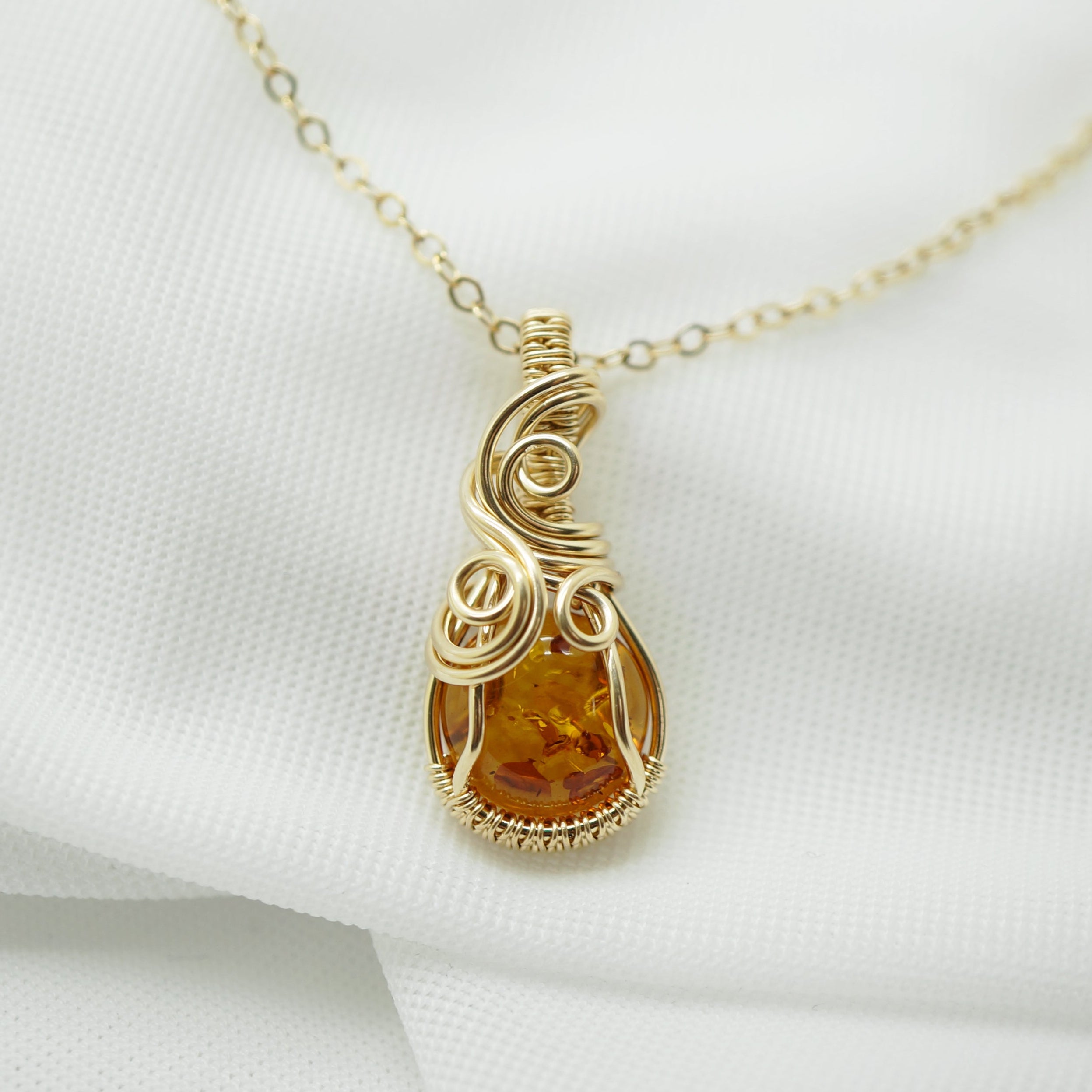 Ketting - Wire wrap hanger - 14K gold filled - Met barnsteen