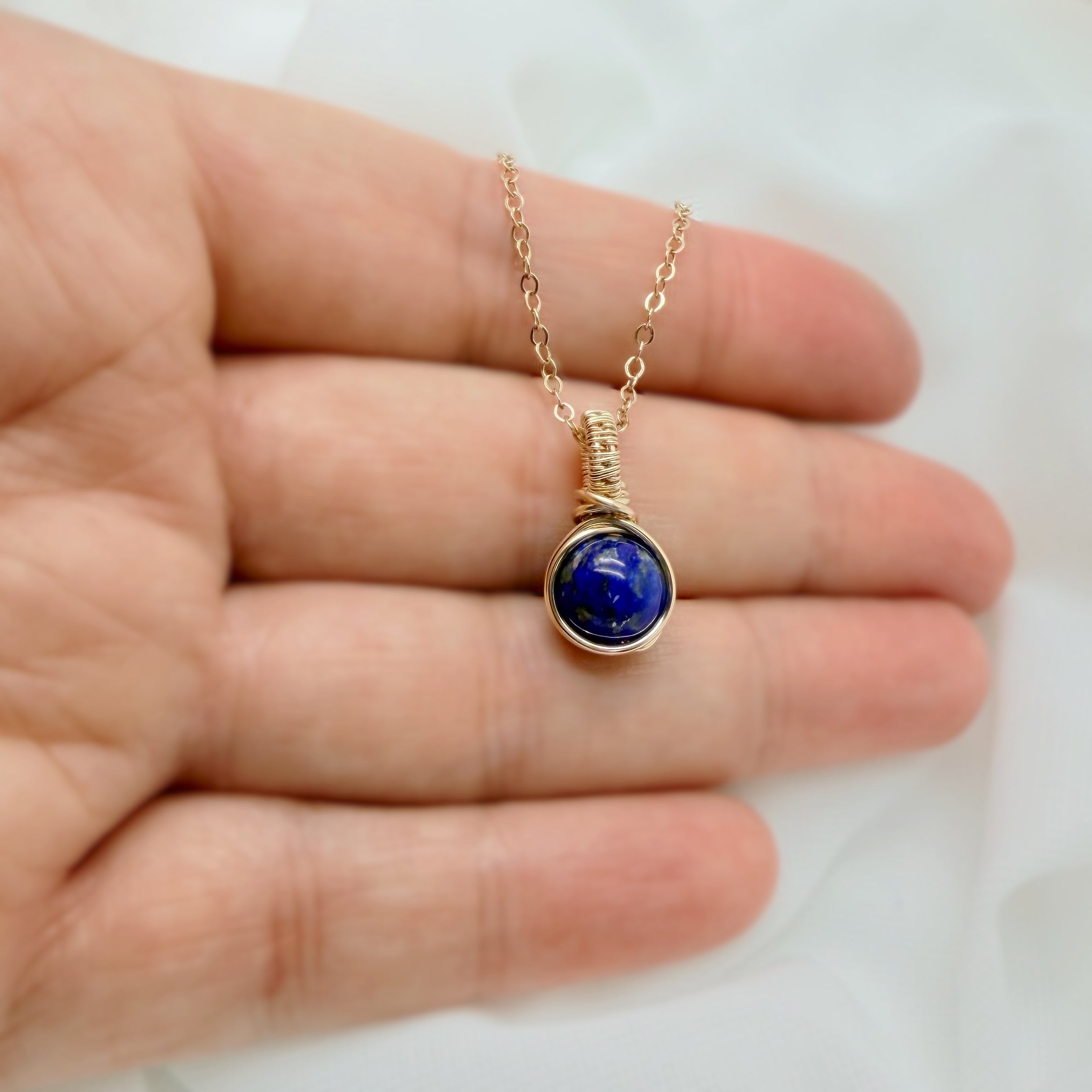 Hanger met lapis lazuli van 14k gold filled