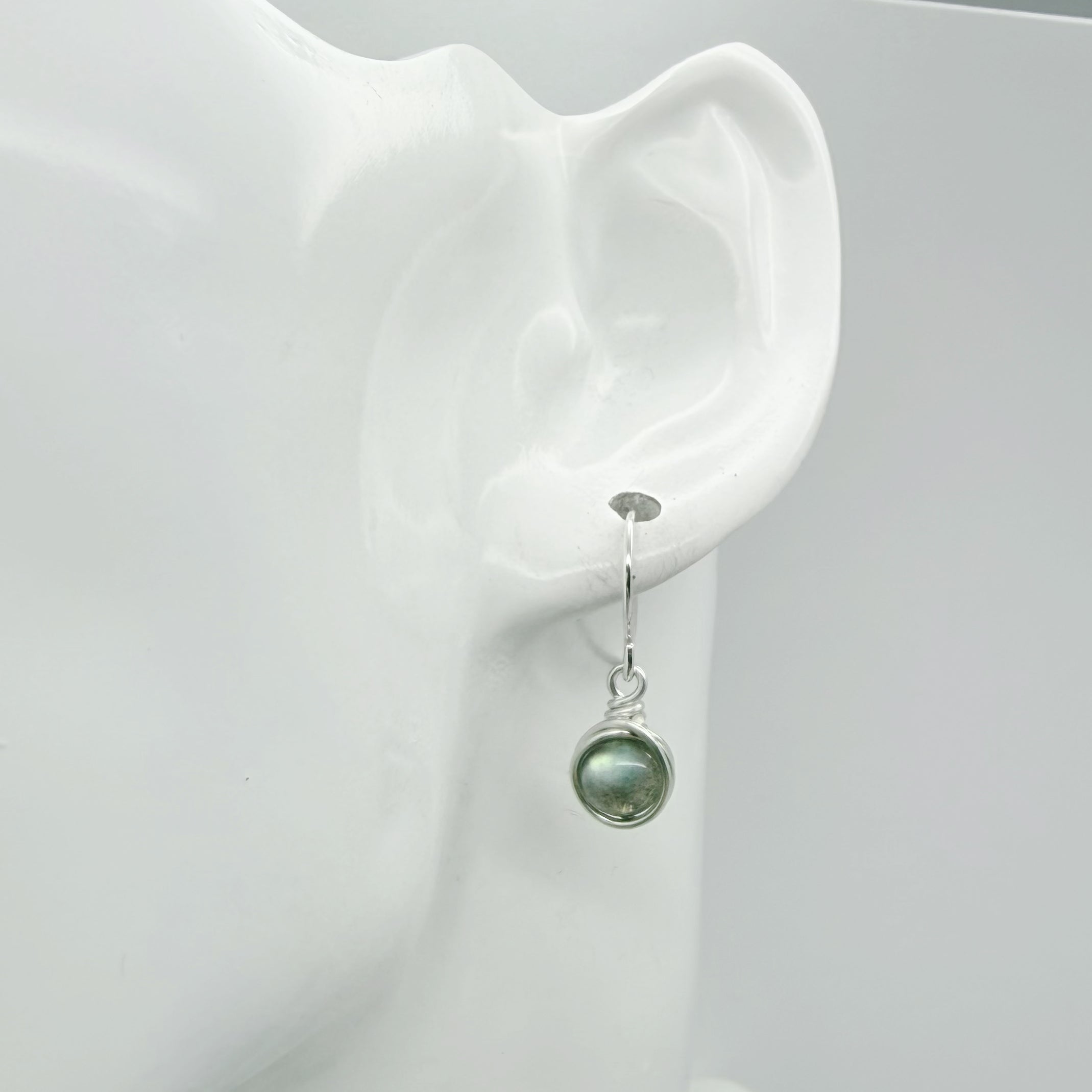 Sterling zilveren oorbellen met labradoriet en prachtige flash