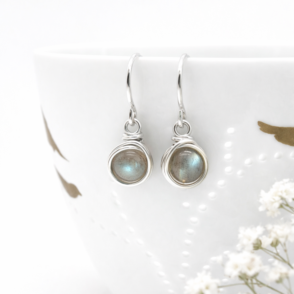 Sterling zilveren oorbellen met labradoriet en prachtige flash