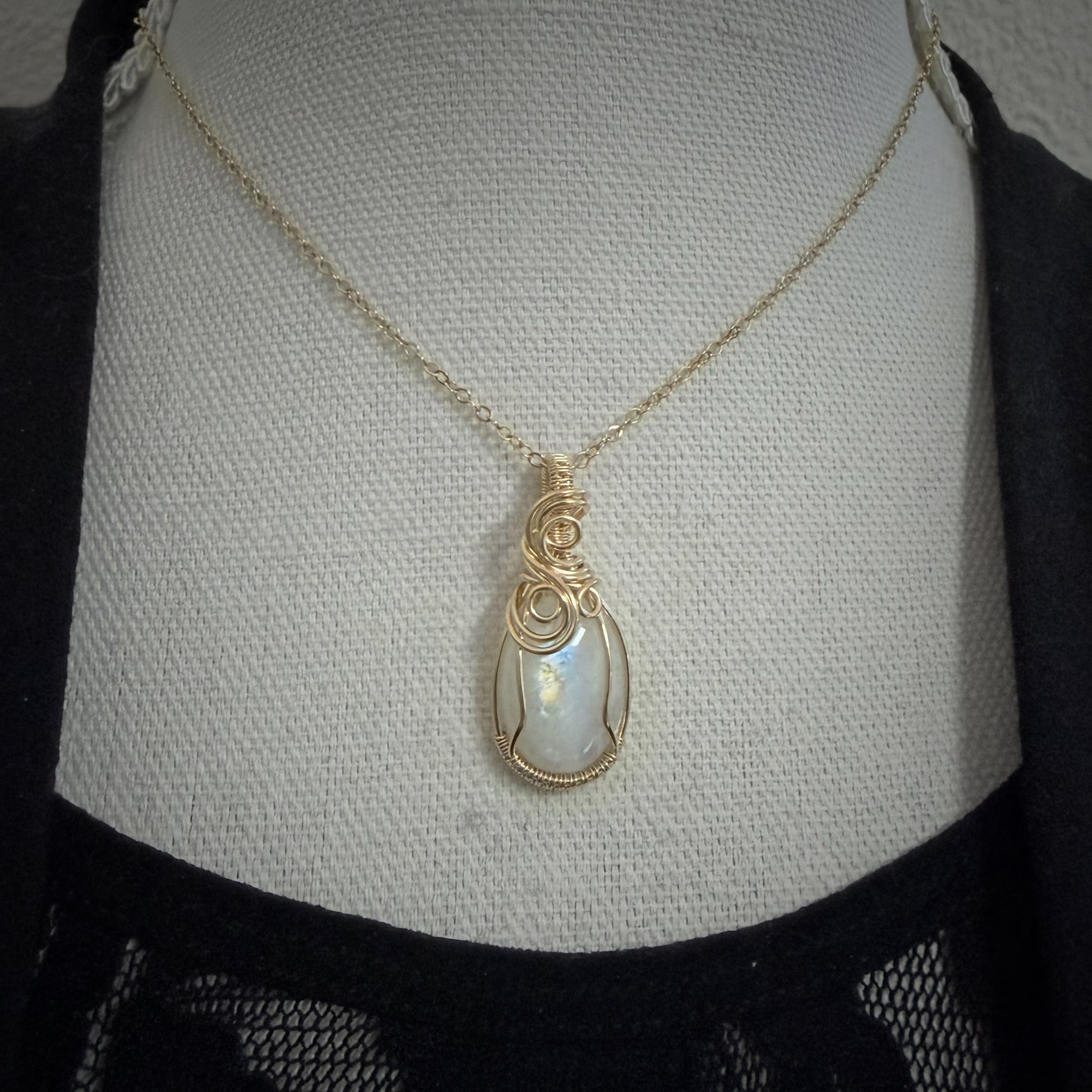 Hanger - 14K gold filled - Met regenboog maansteen