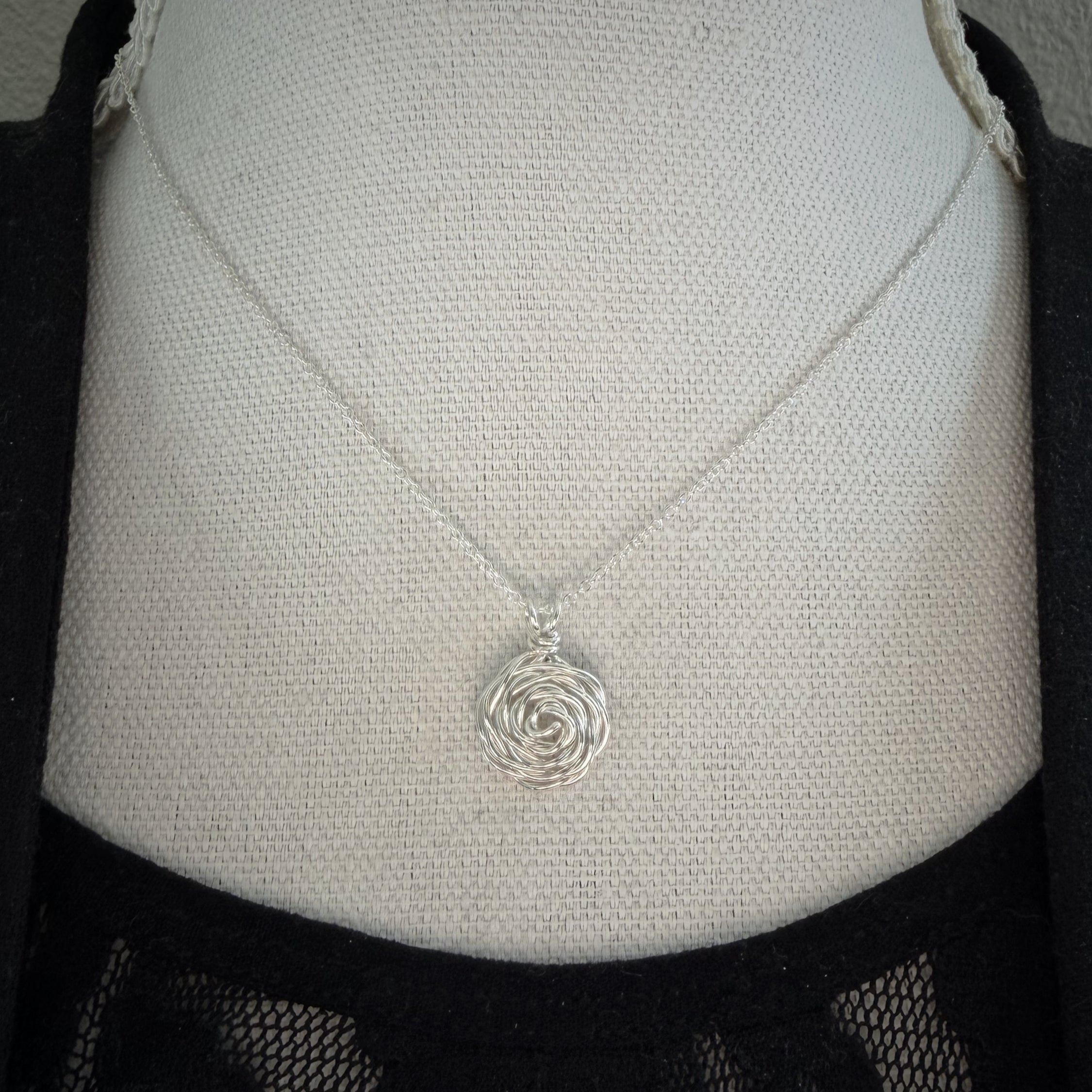 Zilveren Ketting Met Zilveren Handgemaakte Roos