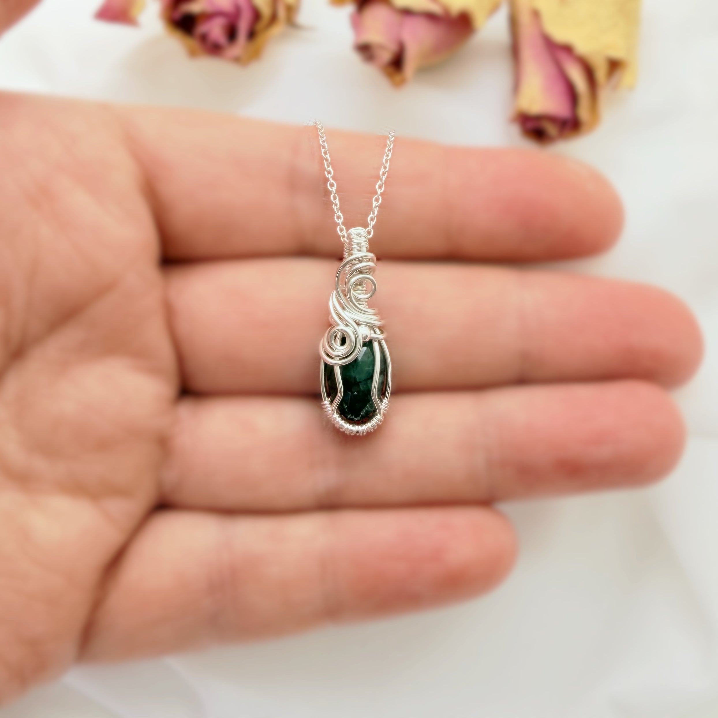 Sterling Zilveren Wire Wrap Hanger met Smaragd