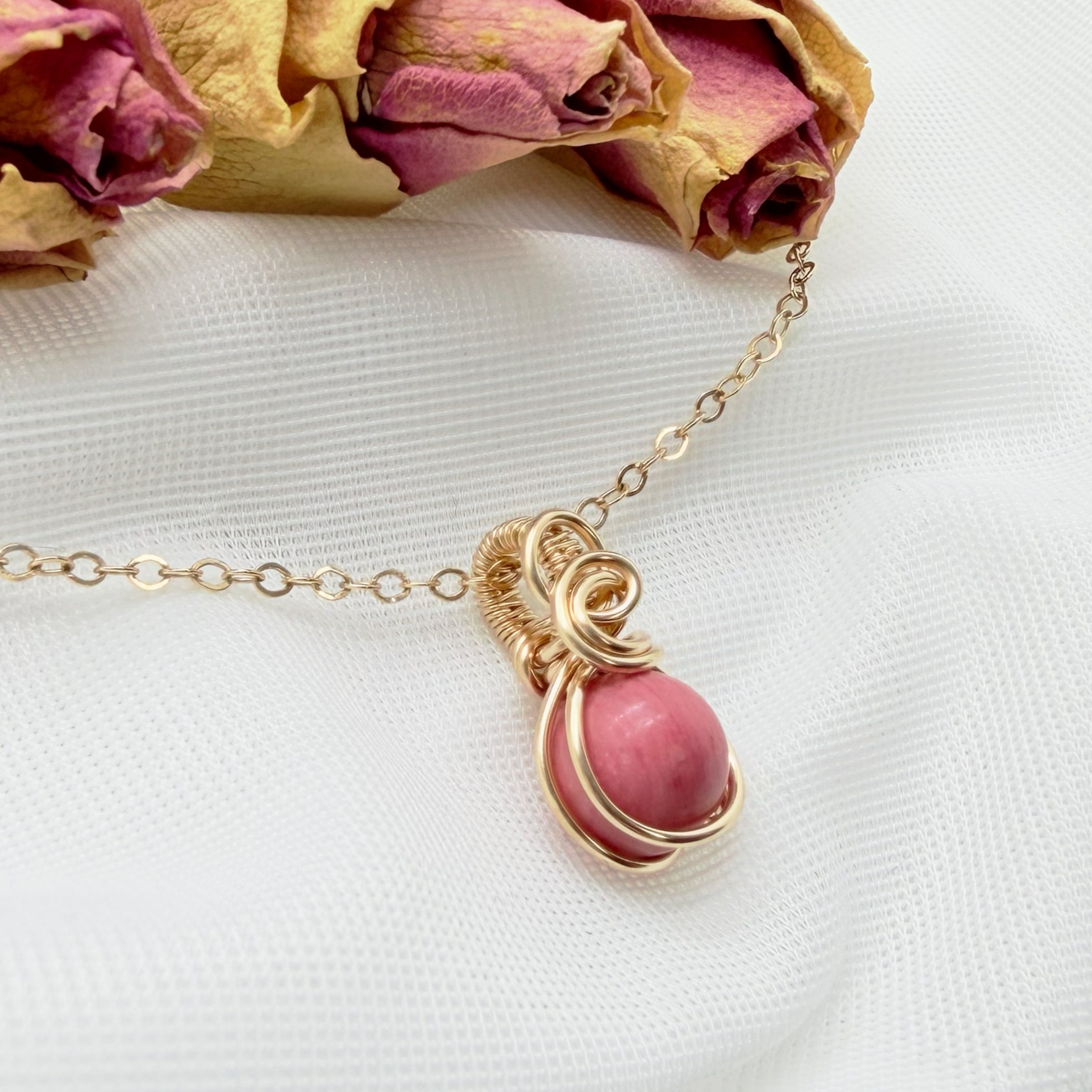 Sierlijke 14k gold filled hanger met rhodoniet
