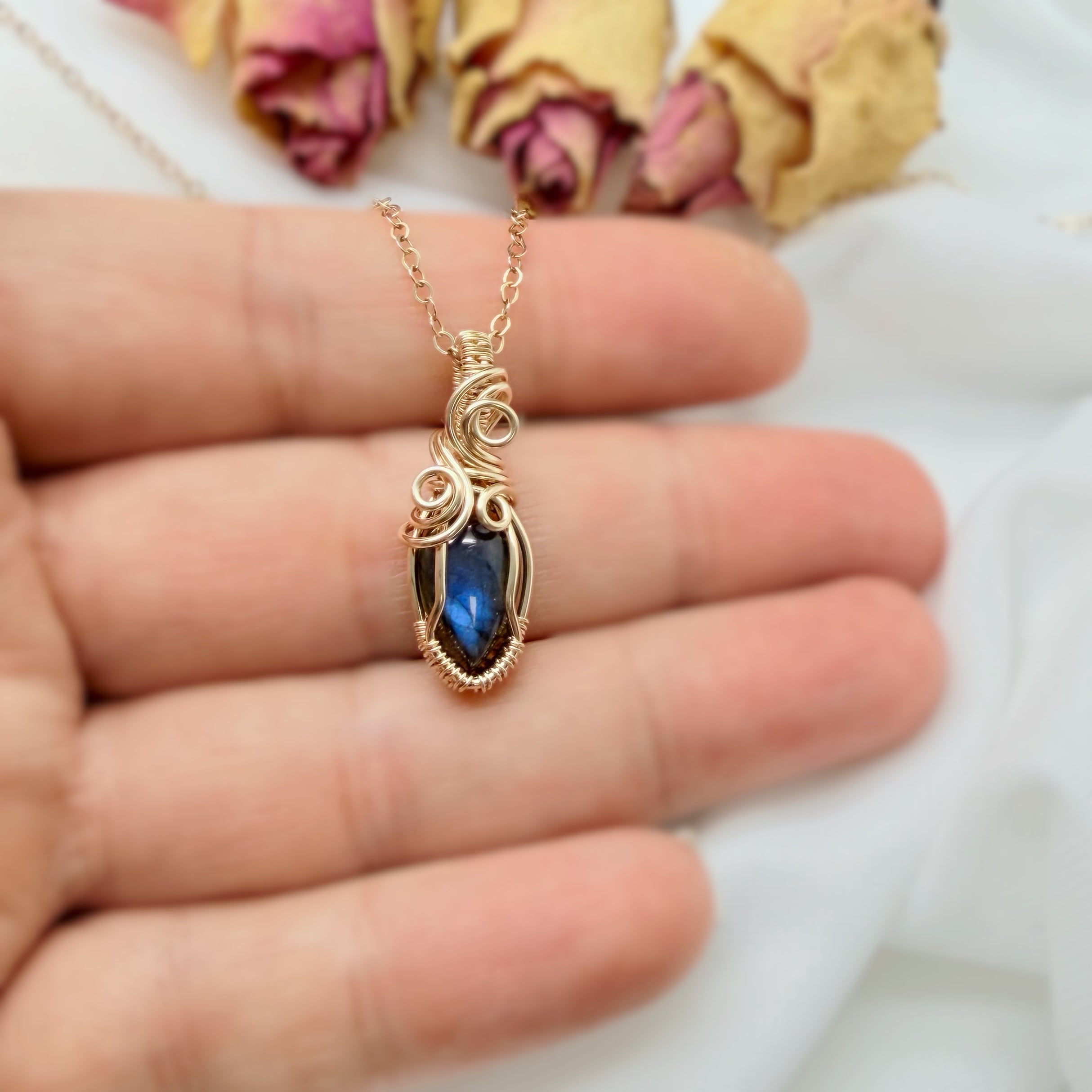 14k gold filled wire wrap hanger met labradoriet