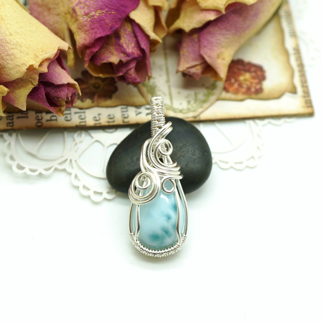 Sterling zilveren wire wrap hanger met Larimar