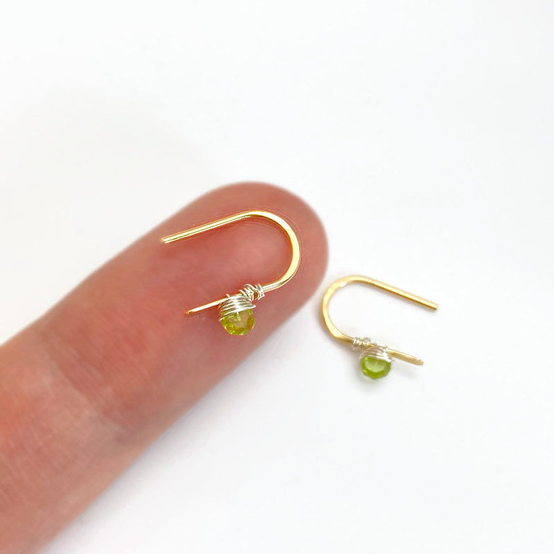 14K Gold Filled Oorbellen Met Peridoot Gewikkeld In Zilver