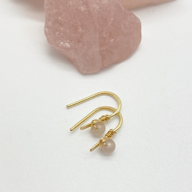 Gouden Minimalistische Oorbellen Met Rozenkwarts