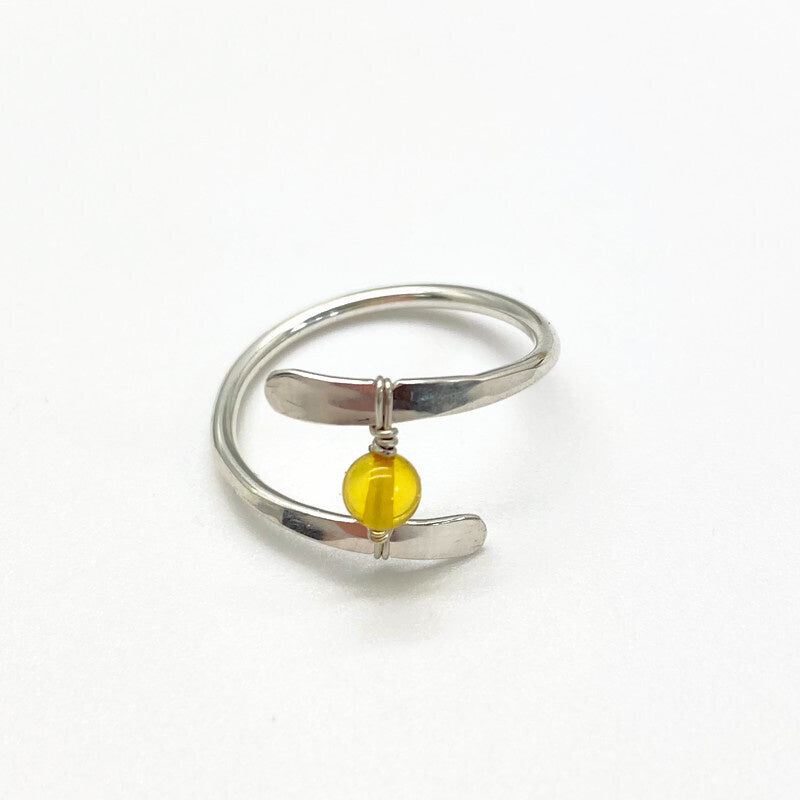 Zilveren Ring Met Een Okergele Barnsteen