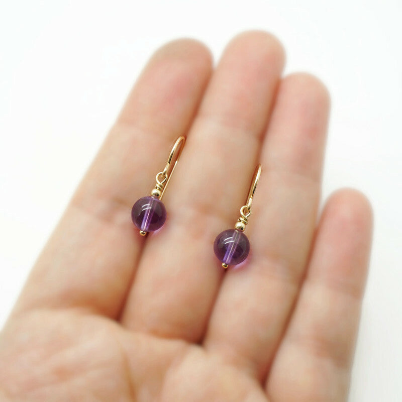 Voorjaarscollectie van Atelier Blaauw – 14k gold filled oorbellen met paarse amethist.