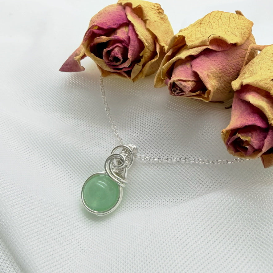 Sierlijke sterling zilveren wire wrap hanger met groene aventurijn