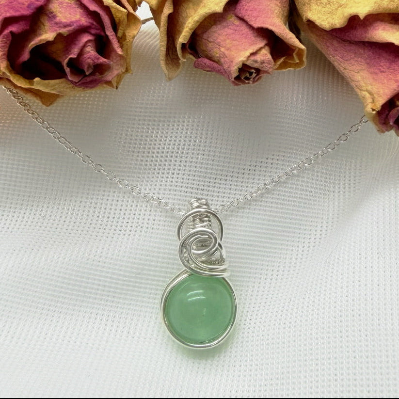Sierlijke sterling zilveren wire wrap hanger met groene aventurijn
