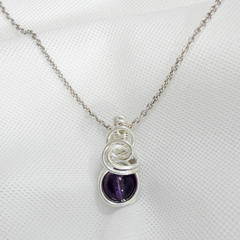 Kleine sierlijke amethist hanger van sterling zilver