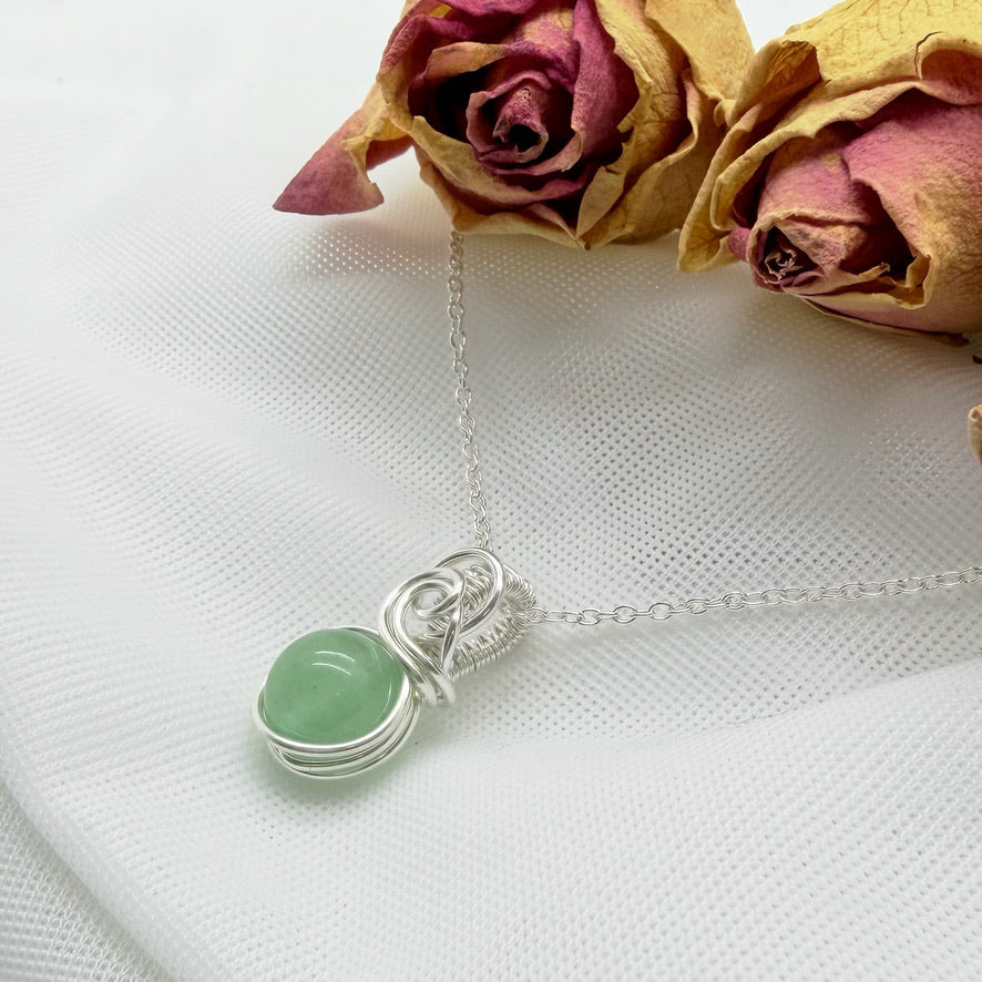 Sierlijke sterling zilveren wire wrap hanger met groene aventurijn