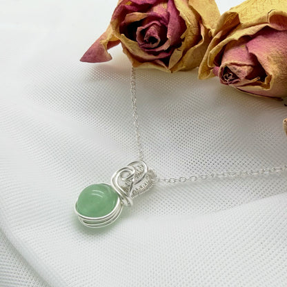 Sierlijke sterling zilveren wire wrap hanger met groene aventurijn