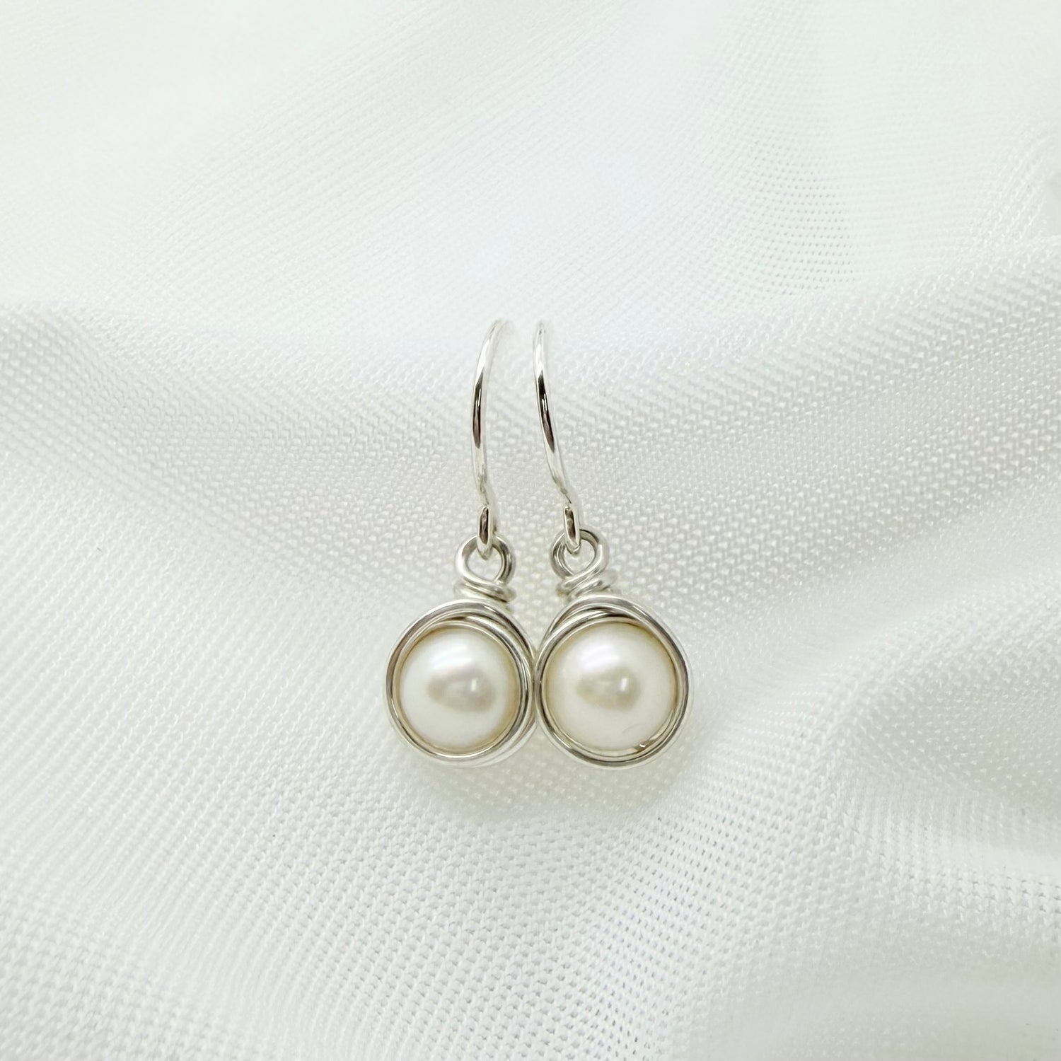 Zilveren oorbellen met zoetwaterparel