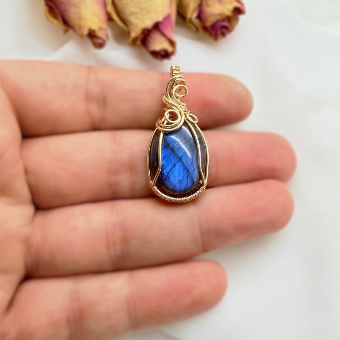 14k gold filled wire wrap hanger met labradoriet