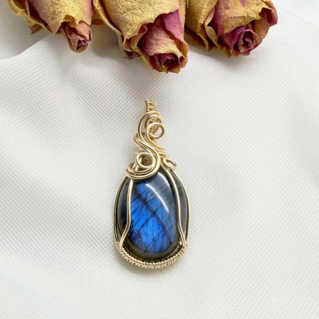 14k gold filled wire wrap hanger met labradoriet