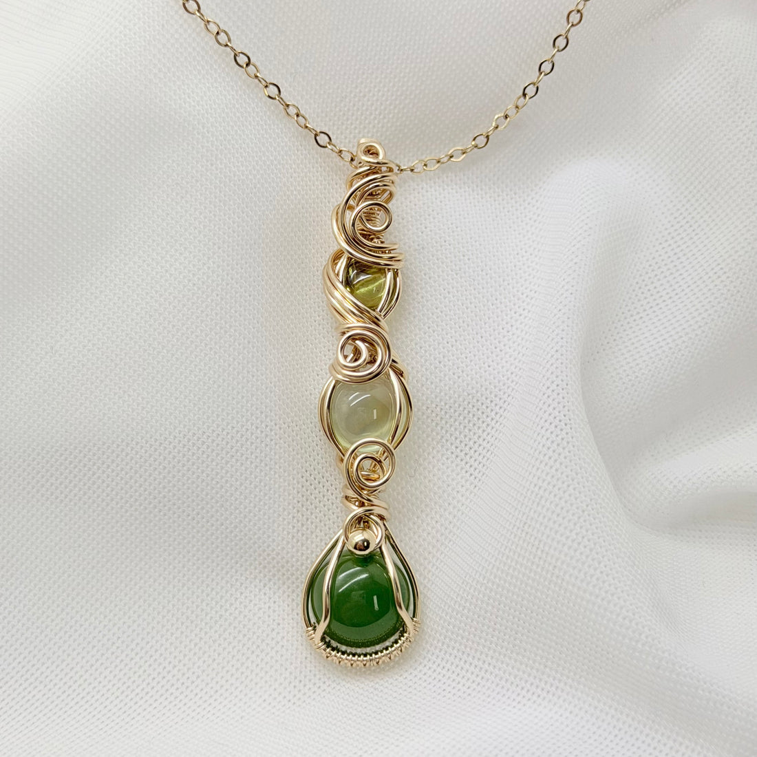 14k gold filled hanger met jade, prehniet en peridoot