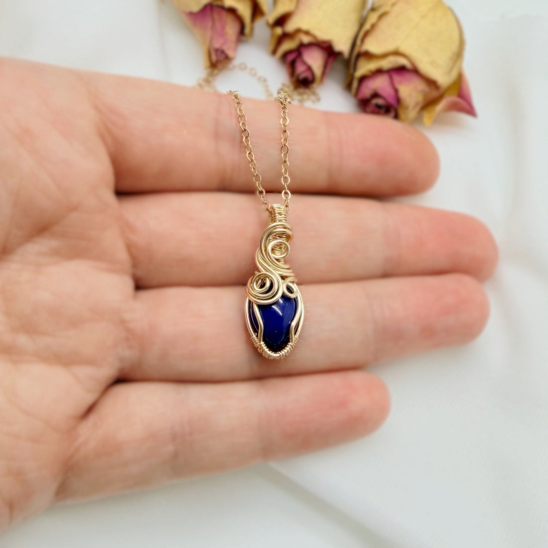 GERESERVEERD - 14k gold filled hanger met lapis lazuli