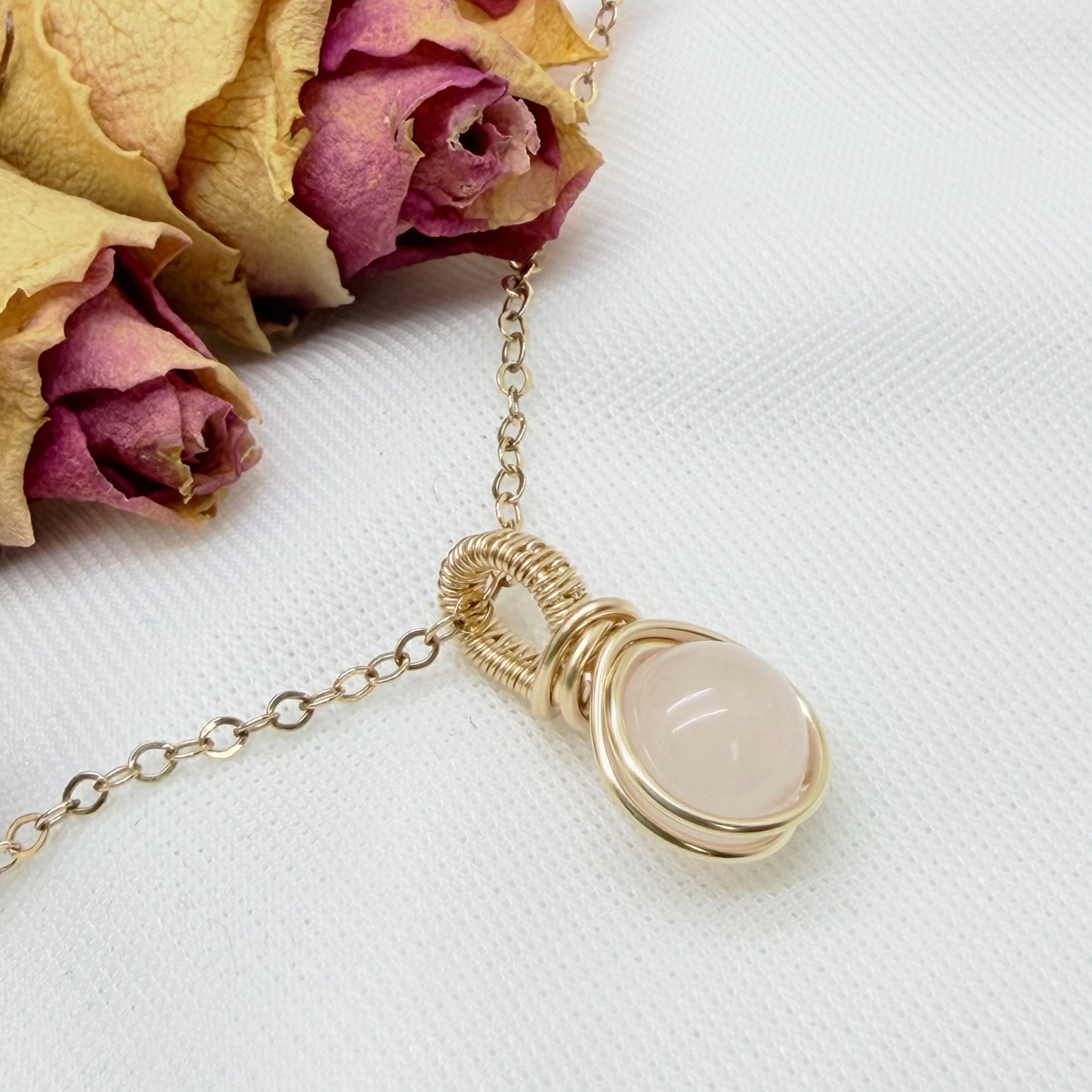 Gold filled rozenkwarts hanger