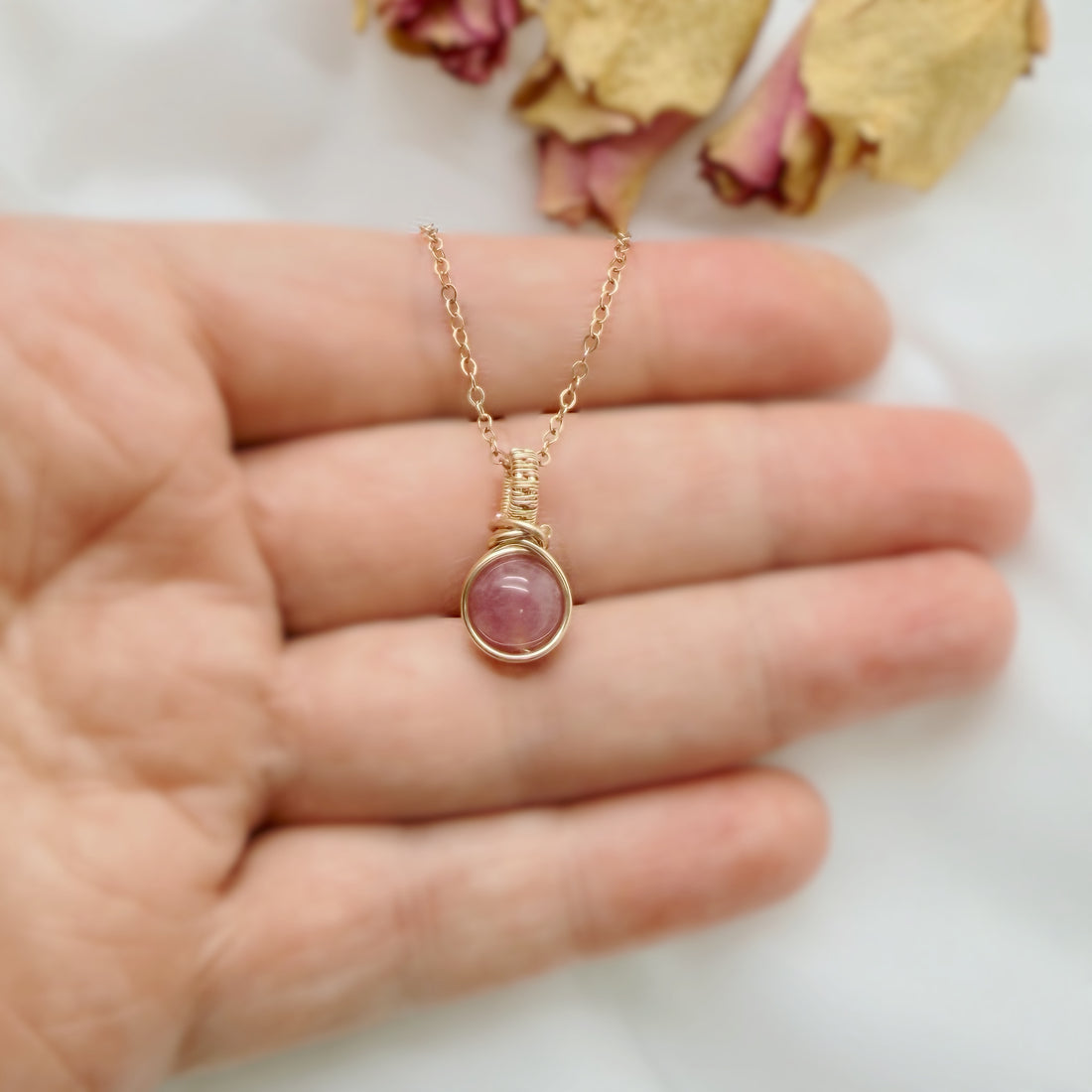Gold filled vintage roze rozenkwarts hanger